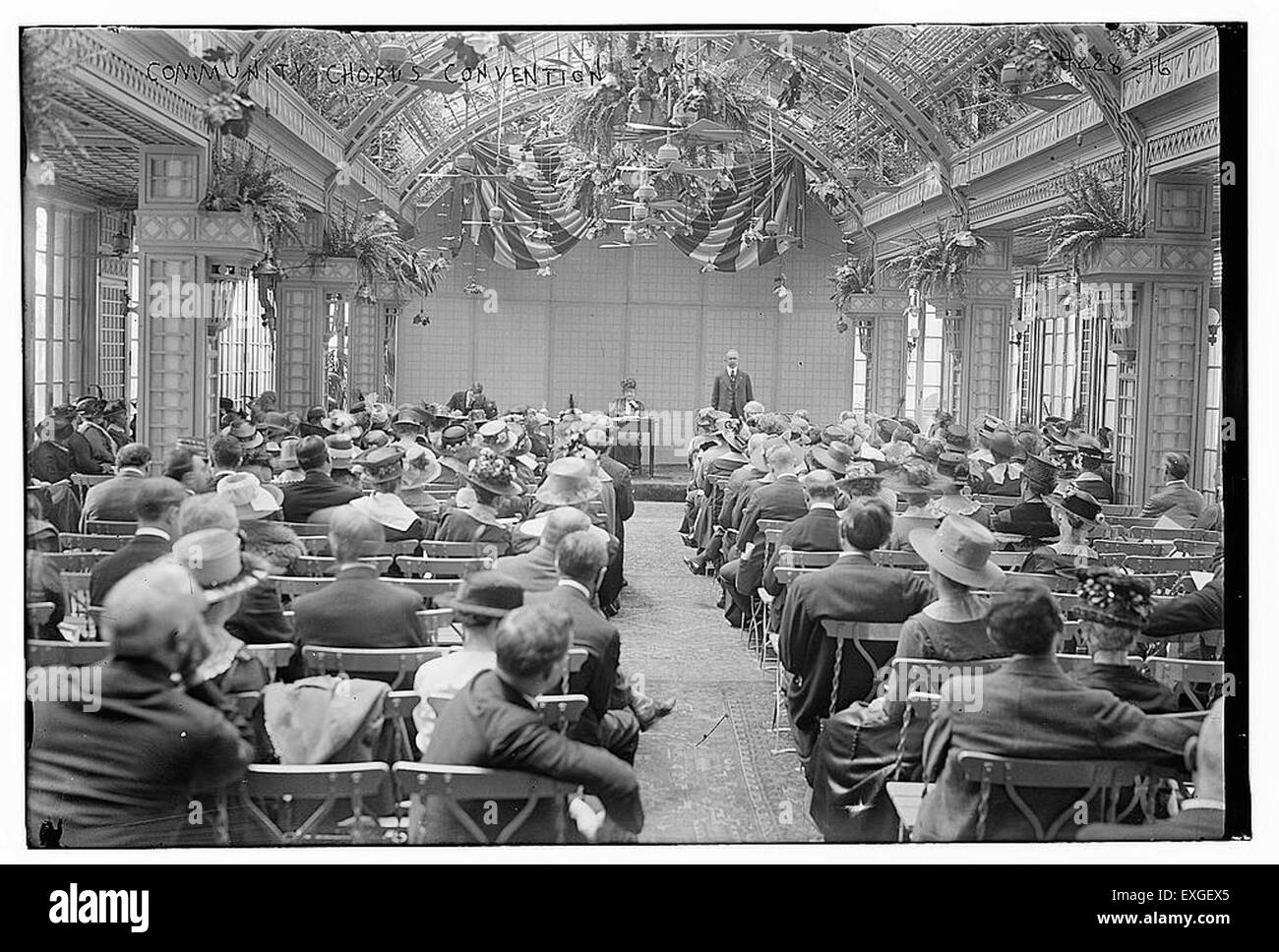Una convention di coro della comunità riunisce gli artisti vocali per mostrare il loro talento nel canto di gruppo. Questi eventi sono spesso tenuti per celebrare la musica, la cultura e la comunità, riunendo cori e cantanti locali per spettacoli e workshop. Foto Stock