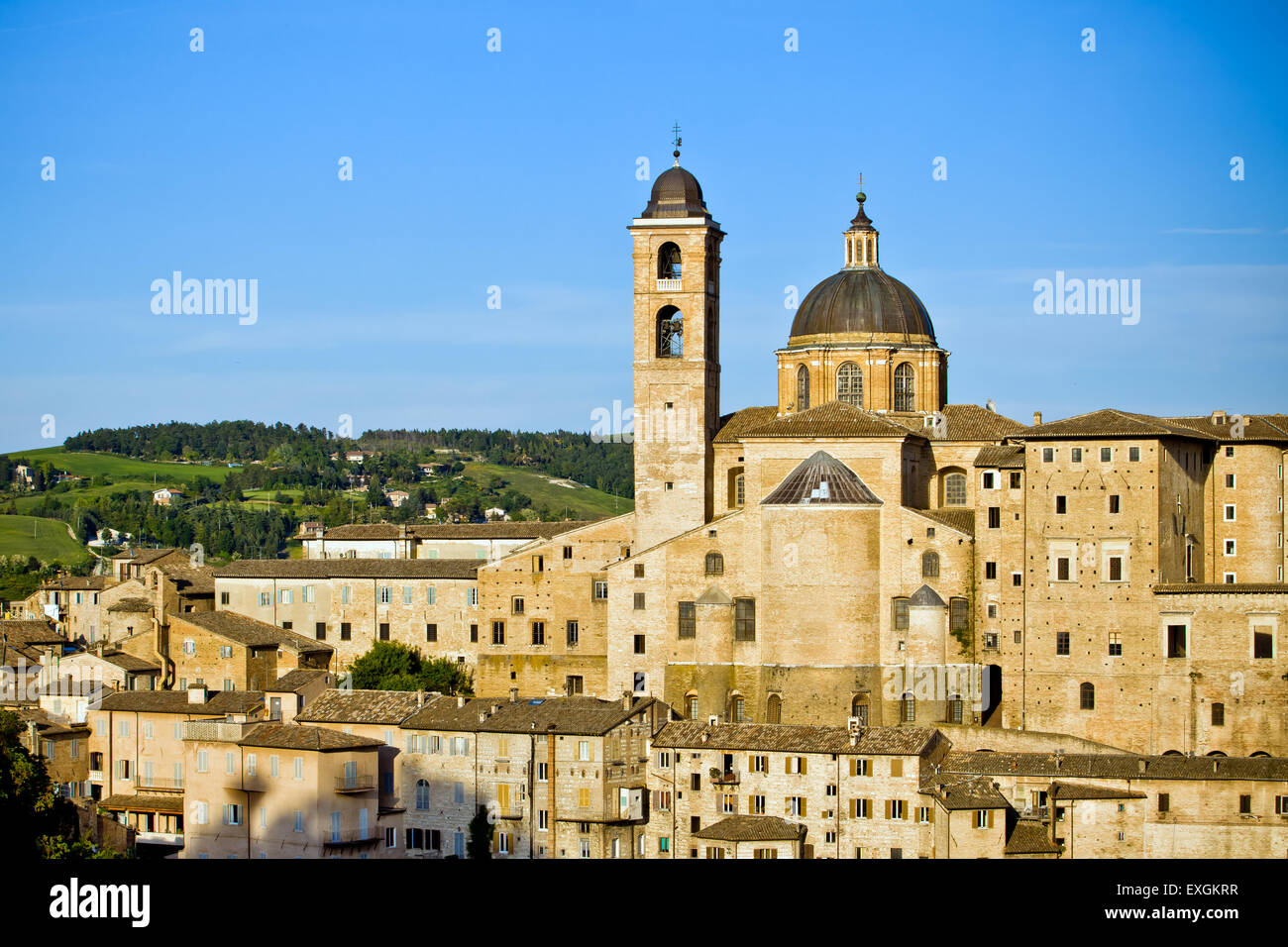 Città medievale vista del tramonto, Urbino, Italia Foto Stock