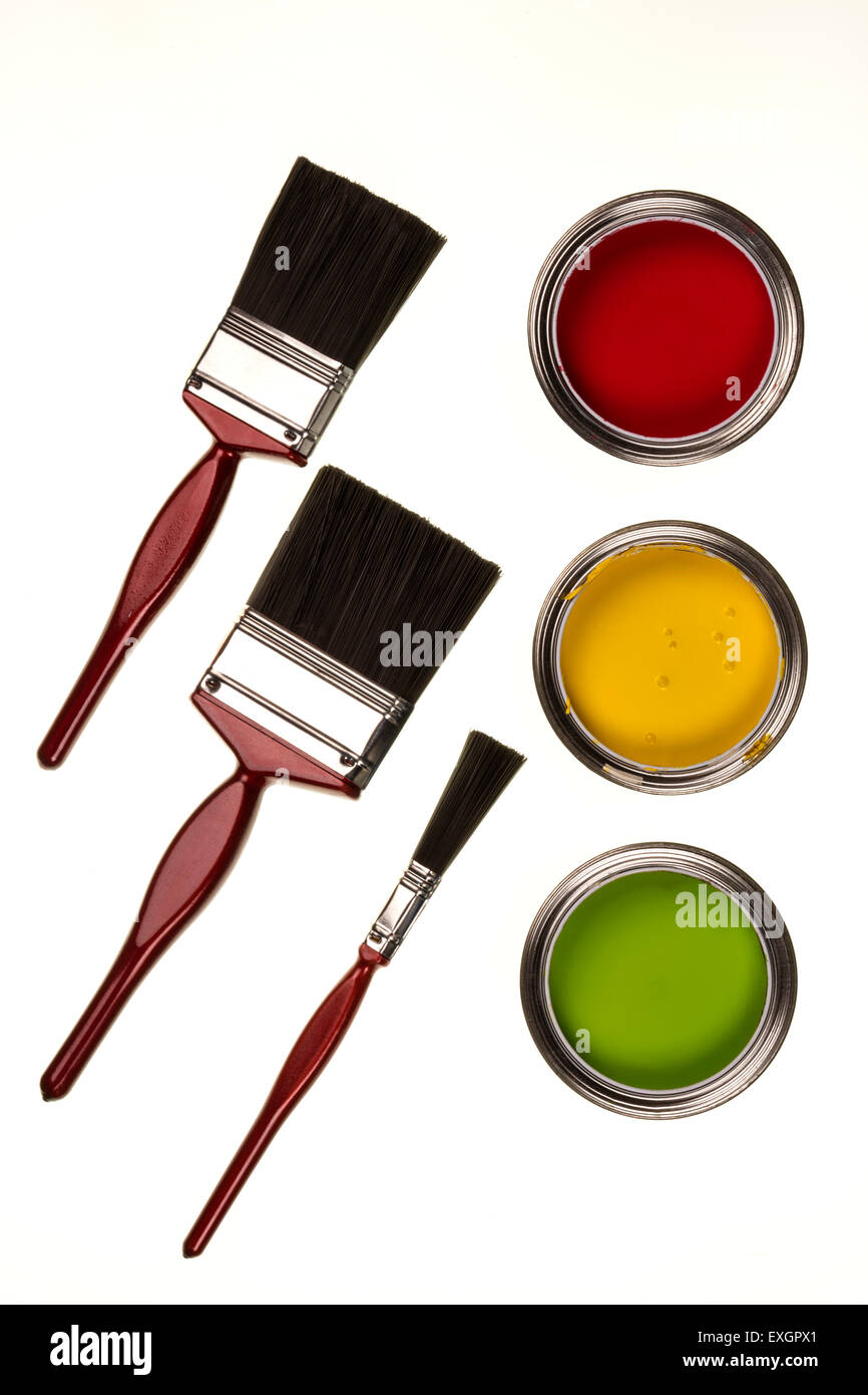 Selezione di vernici e pennelli - isolato Foto Stock