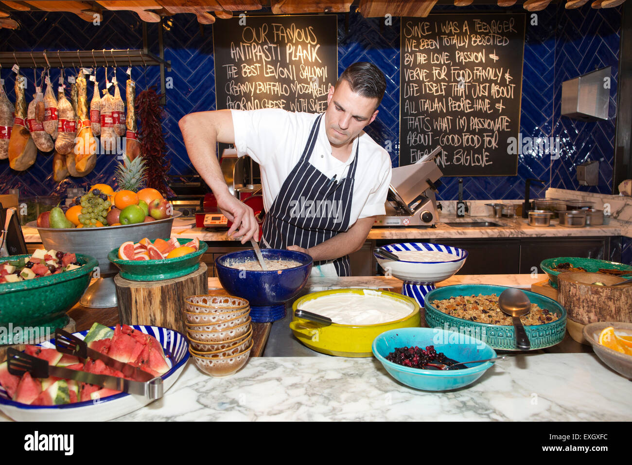 Jamie è il ristorante italiano, 5 More London Place, attaccato all'Hotel Hilton London Tower Bridge Hotel, Tooley Street, Londra, Regno Unito Foto Stock