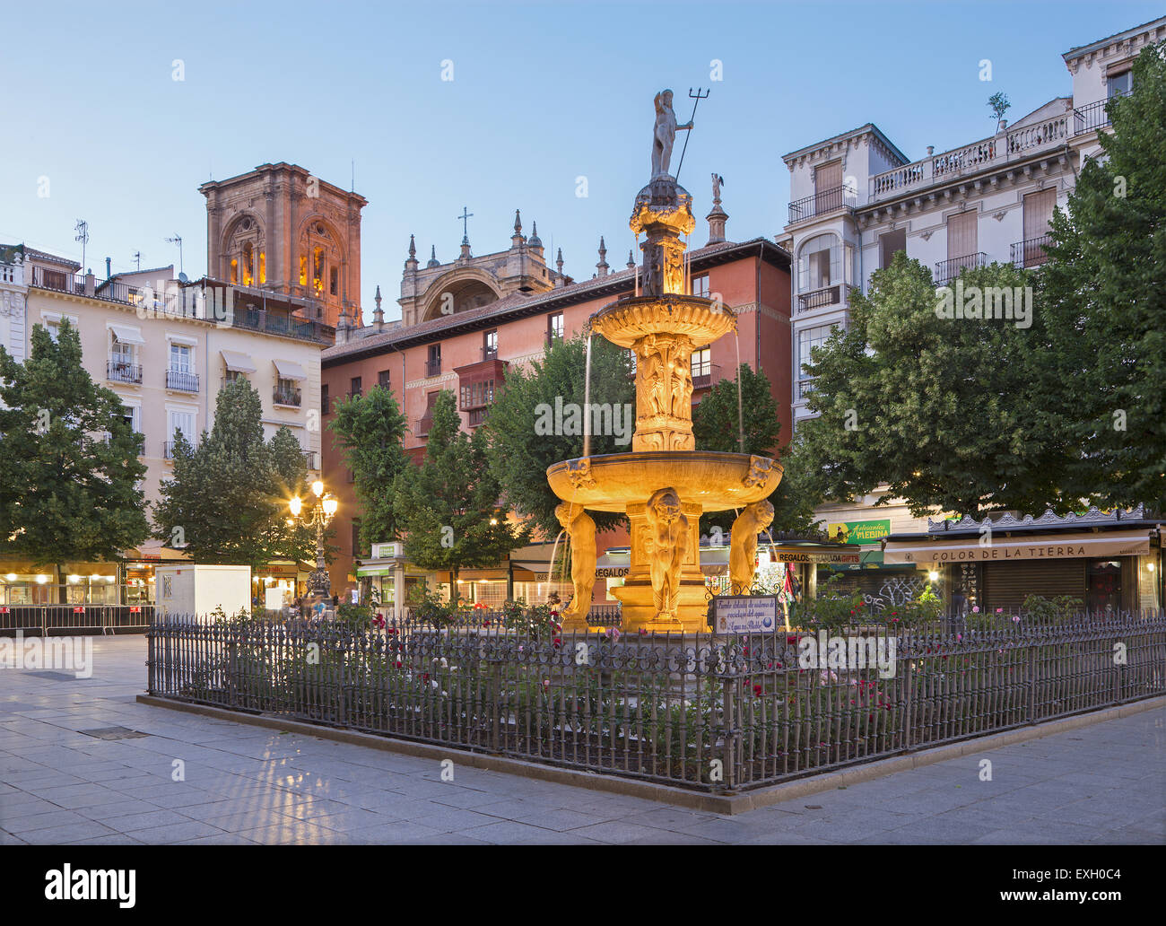 GRANADA, Spagna - 29 Maggio 2015: Il Plaza Bib Rmabla square. Foto Stock
