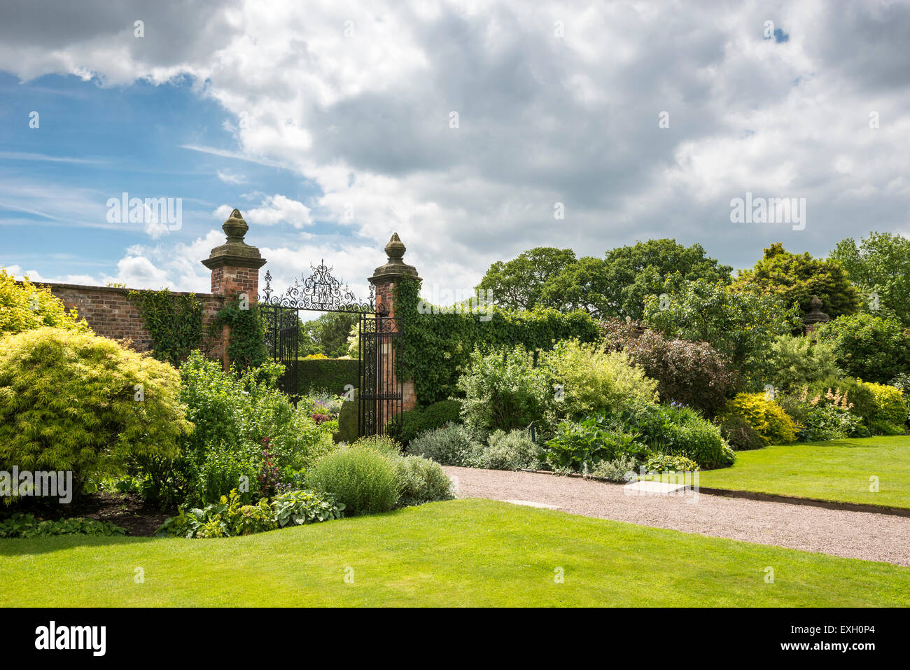 L'ingresso al giardino murato a Arley Hall nel Cheshire, Inghilterra. Foto Stock