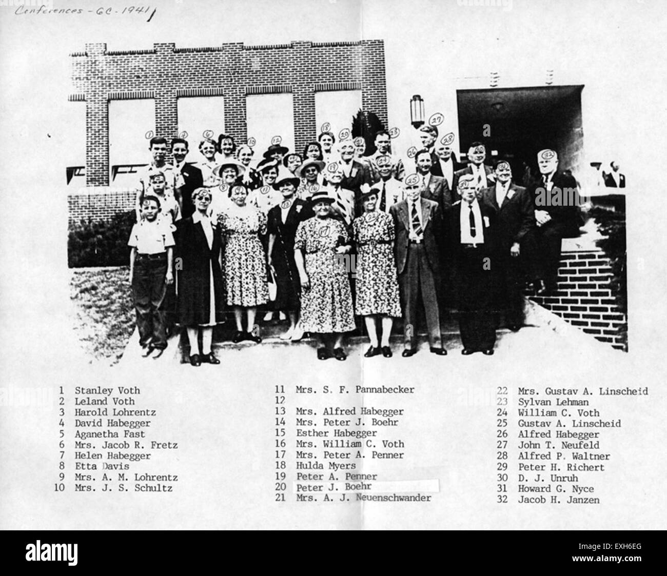 La riunione della Chiesa mennonita della Conferenza generale del 1941 ha riunito i membri mennoniti per impegnarsi in questioni religiose, borse di studio e servizi religiosi, rafforzando la fede mennonita durante i tempi turbolenti. Foto Stock
