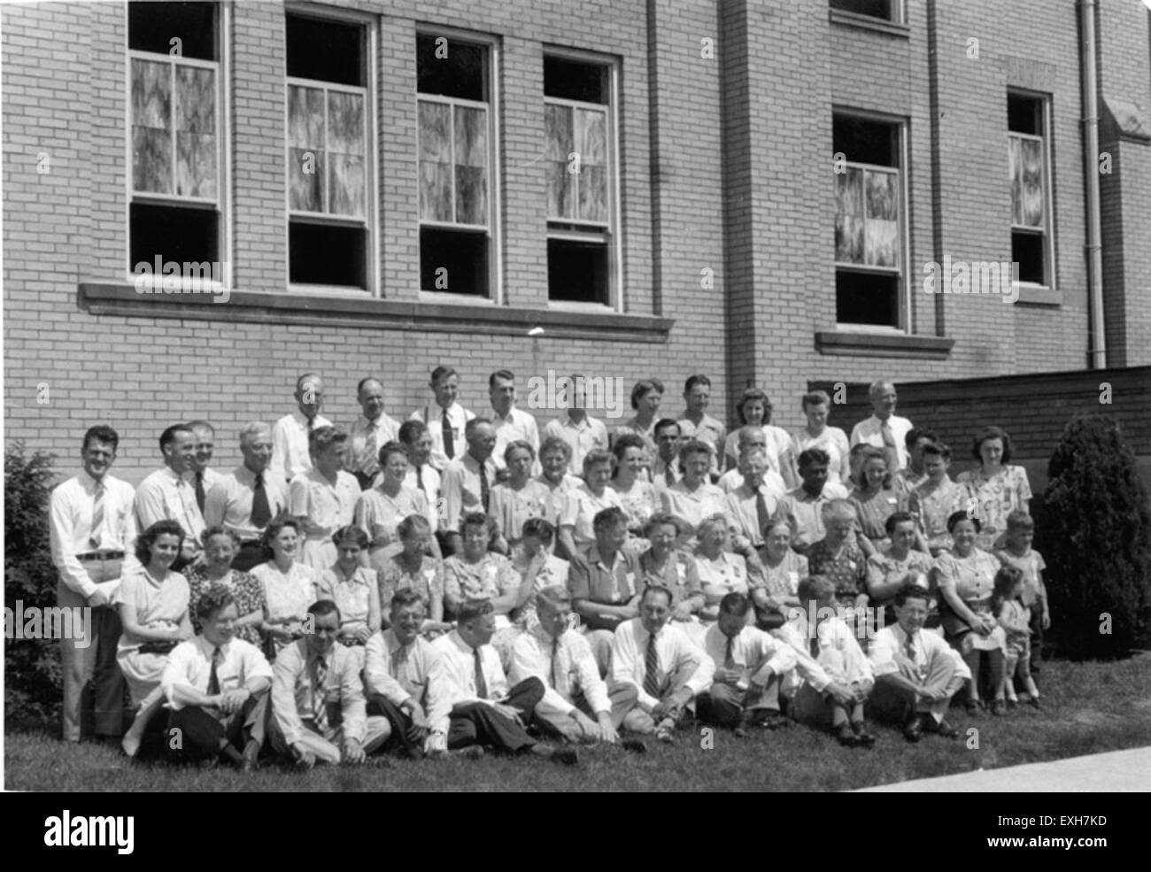 La Conferenza generale della Chiesa mennonita del 1947 ha riunito i leader e i membri della comunità mennonita per discutere la fede, le missioni e la direzione della chiesa. L'incontro si è concentrato sulla crescita spirituale e sugli sforzi di sensibilizzazione. Foto Stock