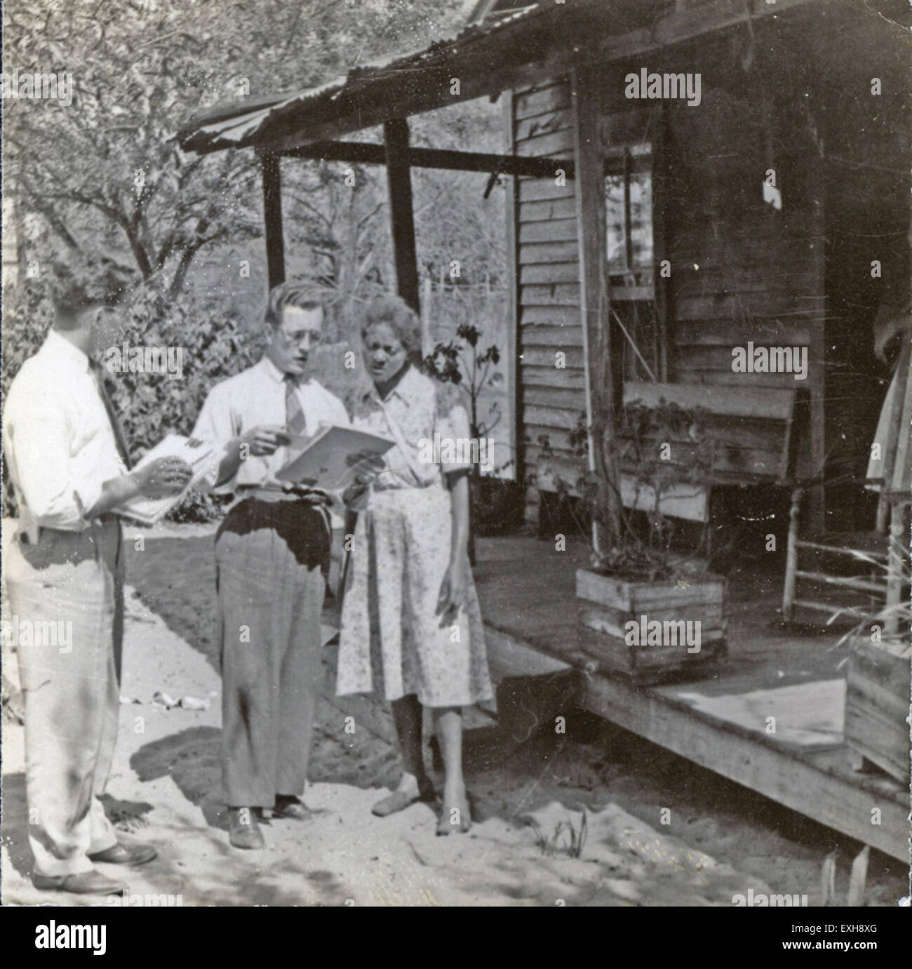 Questa immagine raffigura un'indagine sulla sanità condotta dal servizio pubblico civile #27 a Mulberry, Florida, concentrandosi sugli sforzi per la salute pubblica e i servizi igienici durante il programma del servizio pubblico civile. Foto Stock
