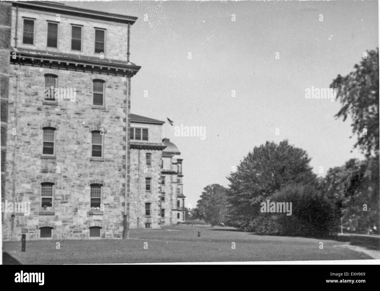 Al Civilian Public Service #77 a Greystone Park, New Jersey, i partecipanti sono impegnati in lavori di servizio, contribuendo a varie esigenze della comunità, riflettendo l'impegno dei mennoniti a servire durante i periodi di crisi nazionale. Foto Stock