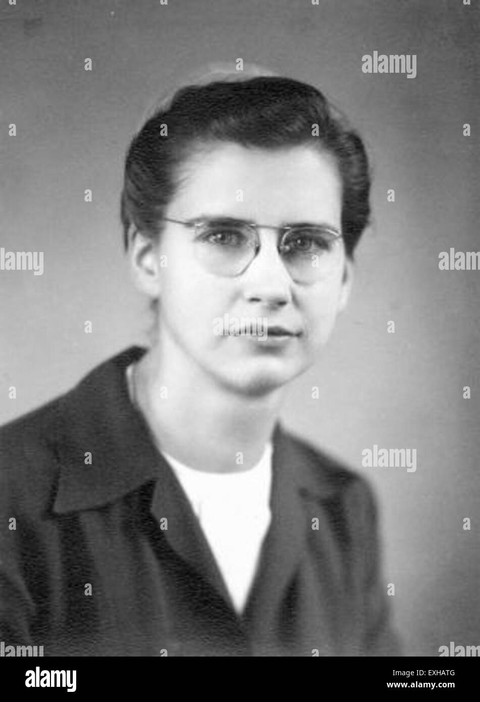 Dorothy Horst, una mennonita dedicata, è nota per i suoi contributi alla comunità mennonita attraverso vari ruoli di servizio e di istruzione. Il suo lavoro ha sottolineato l'educazione religiosa e il coinvolgimento della comunità, concentrandosi sull'importanza della pace, della riconciliazione e del servizio all'interno della tradizione mennonita. Foto Stock