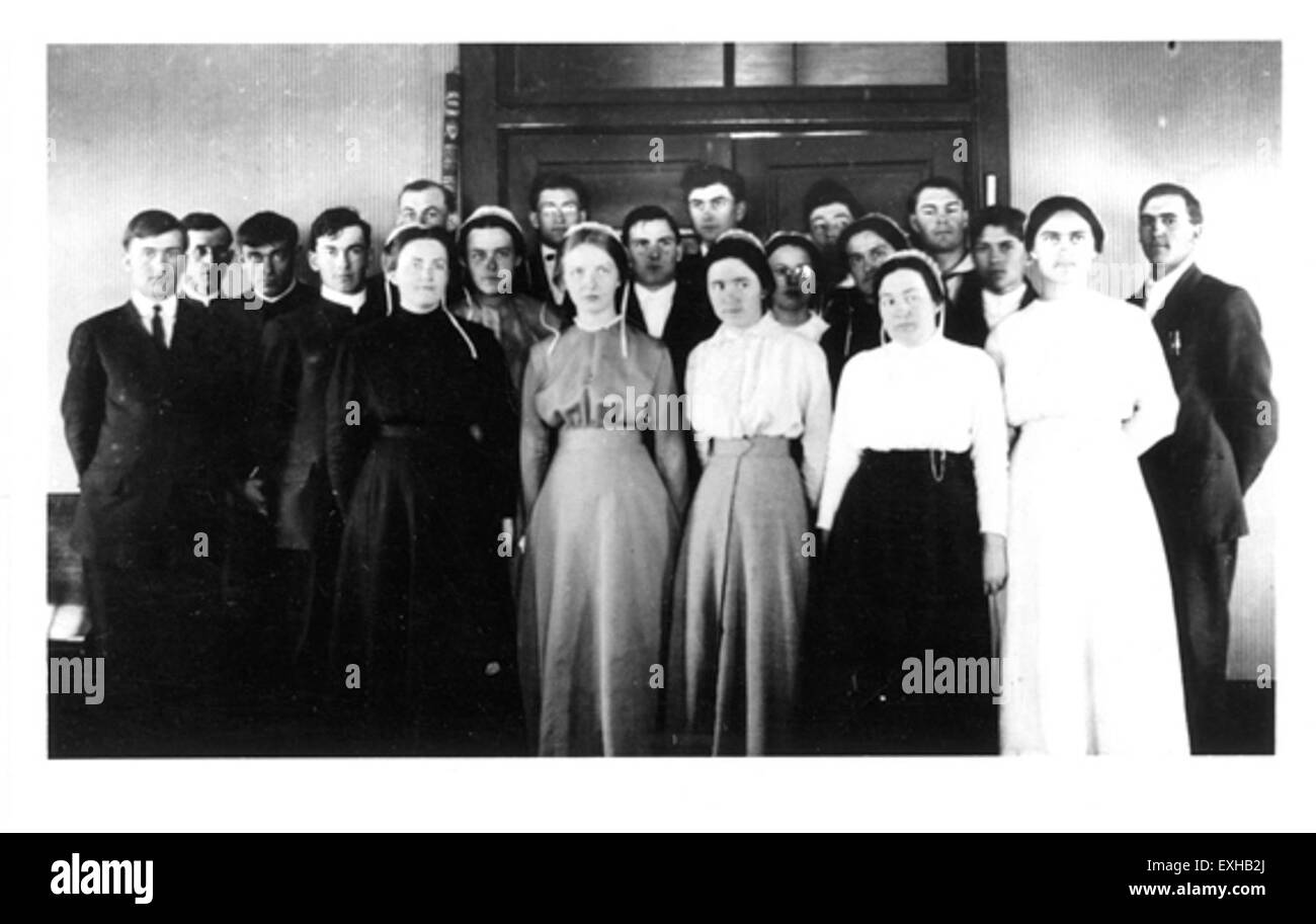 Elizabeth Horsch Bender all'Hesston College nel 1920, forse servendo come facoltà, contribuendo agli sforzi educativi mennoniti presso il college. Foto Stock