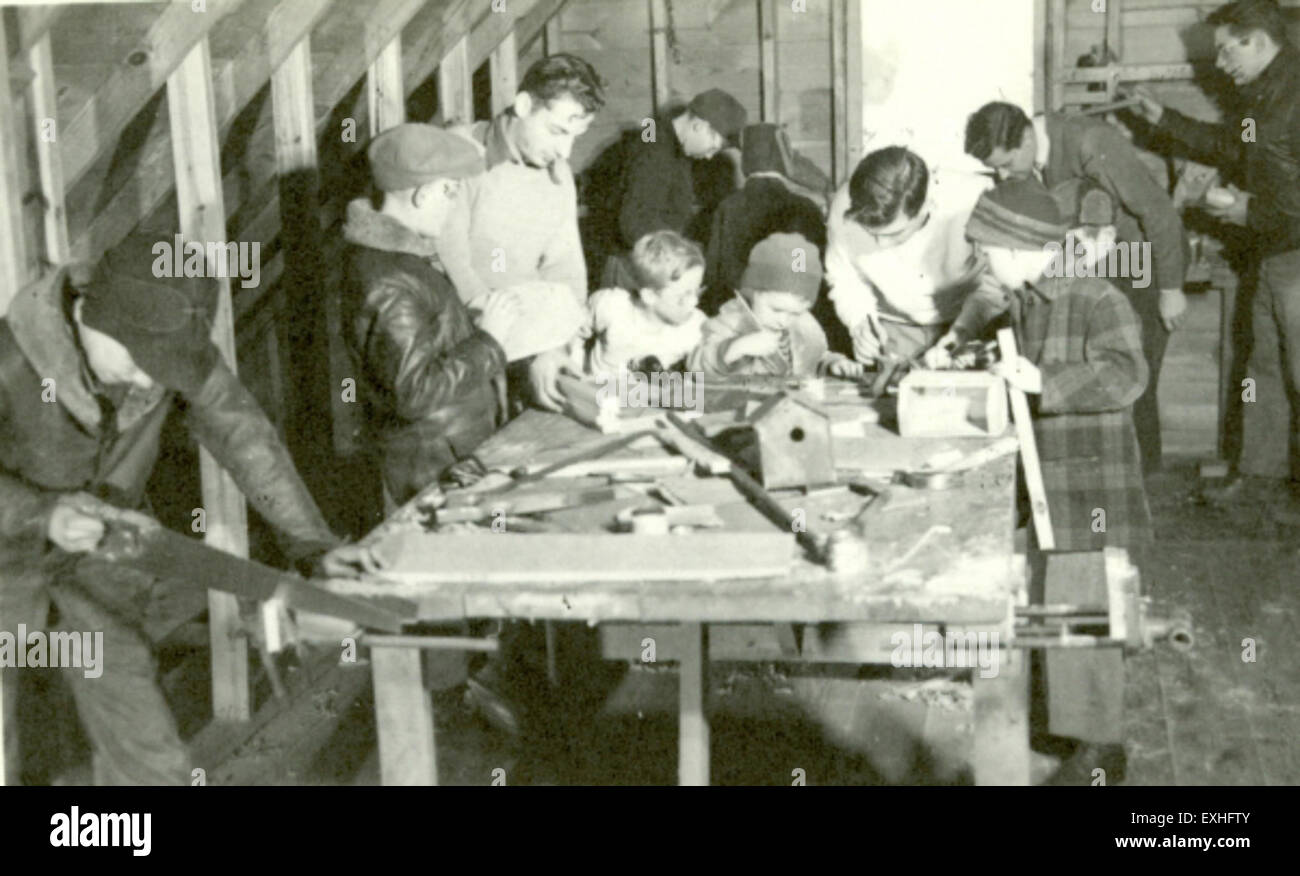 Il Locust Grove Boys' Club, situato a Goshen, nell'Indiana, è uno spazio gestito dalla comunità che integra iniziative educative con competenze pratiche come la falegnameria, concentrandosi sullo sviluppo dei giovani e sul coinvolgimento della comunità come parte della comunità mennonita. Foto Stock