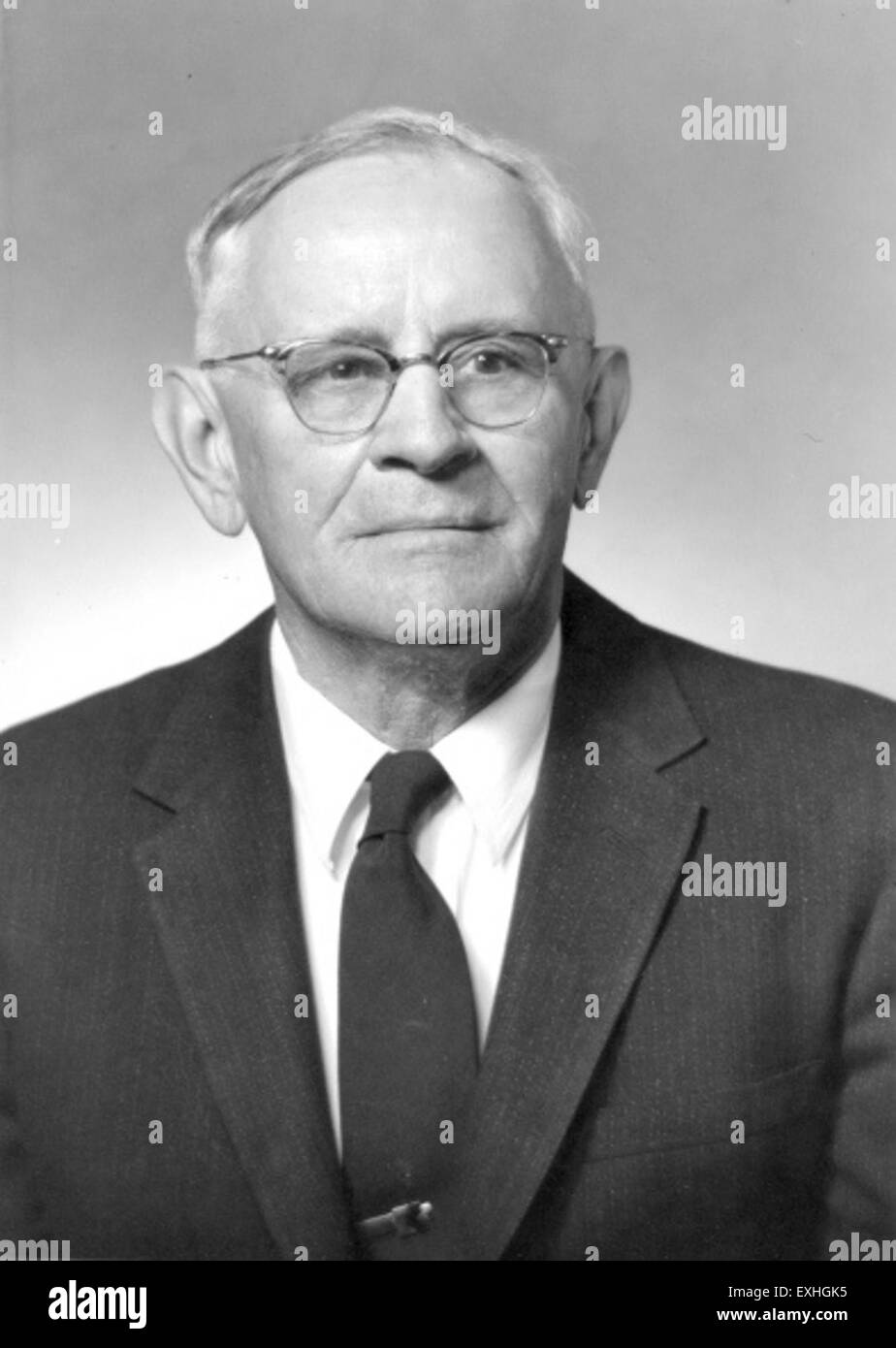 Una fotografia del 1964 di A C Brunk, che mostra una scena di Dhamtari, India, che cattura la vita quotidiana e il paesaggio culturale della regione. Foto Stock