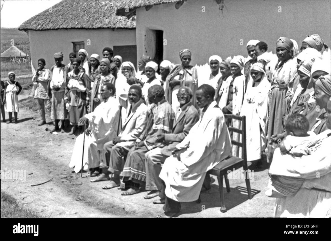 Questa immagine raffigura membri della Chiesa indipendente dell'Africa, nota come Congregazione Nazionale, che riflette il ruolo della Chiesa nella vita spirituale delle comunità africane. La chiesa fa parte di un più ampio movimento di confessioni cristiane indipendenti in Africa. Foto Stock