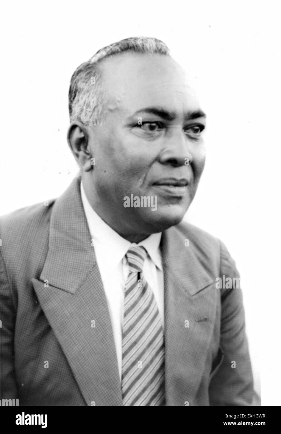 Questa fotografia del 1964 raffigura A. K. Biswas, una figura di spicco a Dhamtari, in India, noto per il suo ruolo di preside della scuola secondaria superiore mennonita. Biswas fu coinvolto nella leadership educativa e nelle missioni mennonite nella regione. Foto Stock