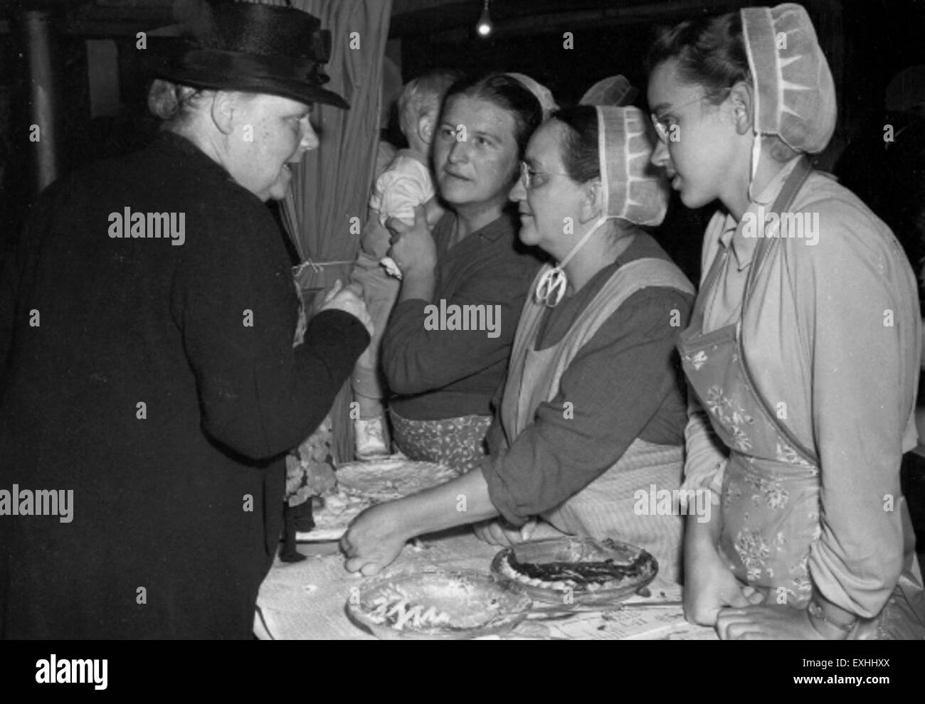 L'Assemblea Mennonita della Conferenza Mondiale nel 1948, tenutasi a Goshen, Indiana, fu un evento significativo nella storia mennonita. La conferenza ha riunito delegati provenienti da vari paesi, segnando un importante traguardo per la comunità mennonita globale. Foto Stock
