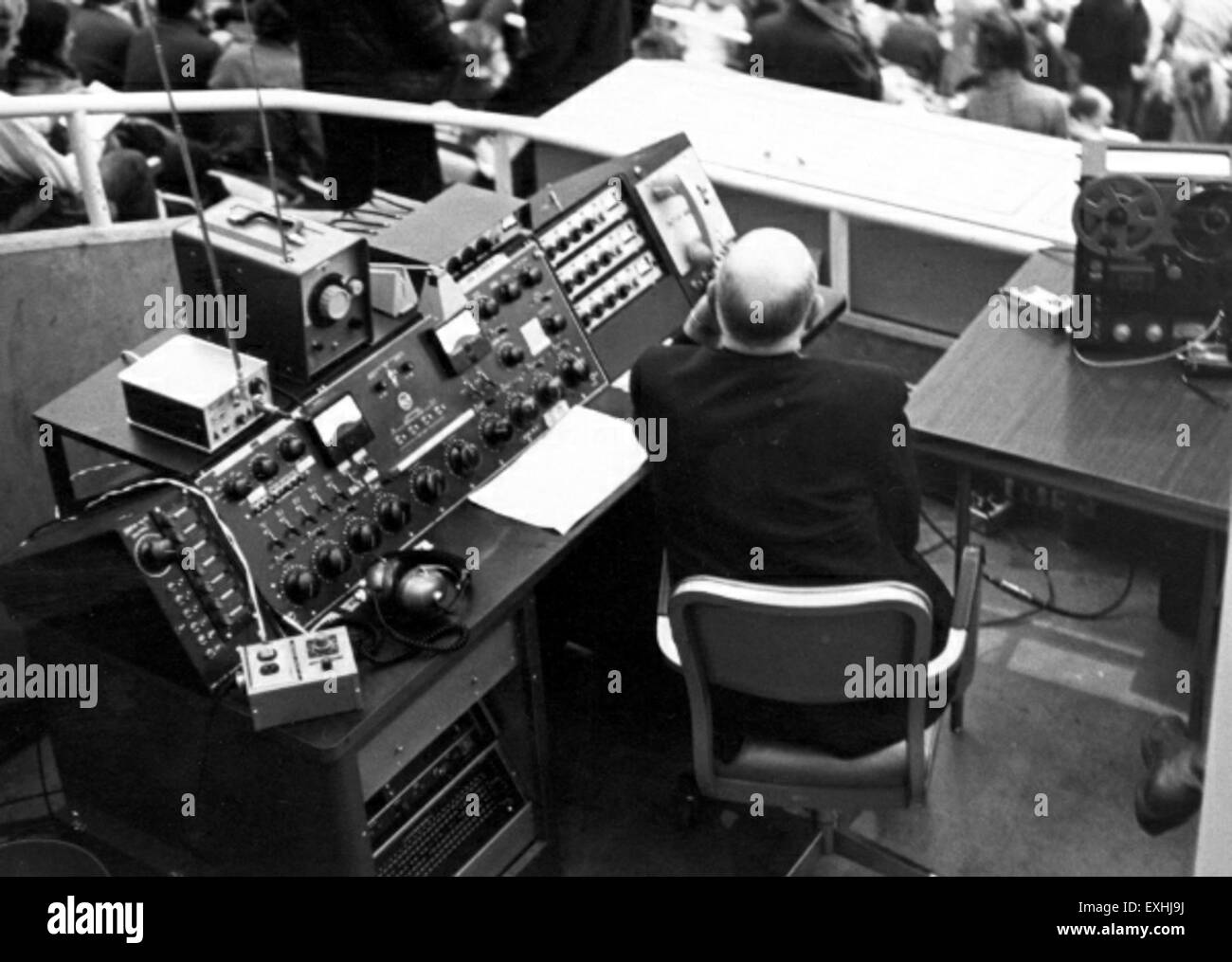 L'Assemblea Mondiale della Conferenza Mennonita 9, tenutasi a Curitiba, in Brasile, nel 1972, è stata un evento significativo per la comunità mennonita globale. Ha riunito rappresentanti di vari paesi per discutere le credenze religiose, la vita comunitaria e il futuro della fede mennonita. Foto Stock