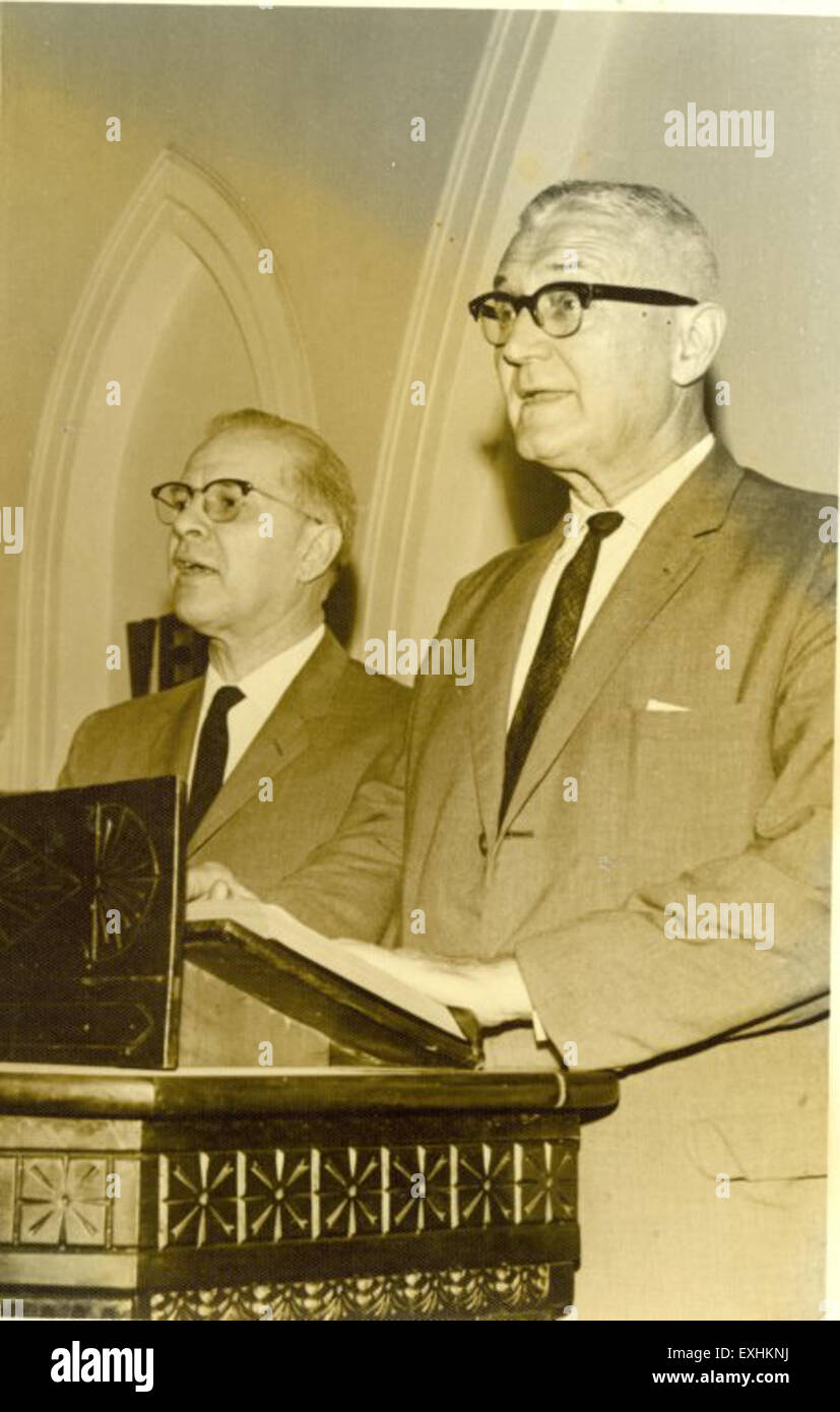 Nelson Litwiller, una figura influente nell'oratorio religioso, ha partecipato alla Convenzione Pulpit nel gennaio 1964. L'evento si è concentrato sulla leadership della chiesa e sulle tecniche di predicazione, riunendo i principali leader religiosi per discussioni e conferenze. Foto Stock Nelson Litwiller, una figura influente nell'oratorio religioso, ha partecipato alla Convenzione Pulpit nel gennaio 1964. L'evento si è concentrato sulla leadership della chiesa e sulle tecniche di predicazione, riunendo i principali leader religiosi per discussioni e conferenze. Foto Stock
