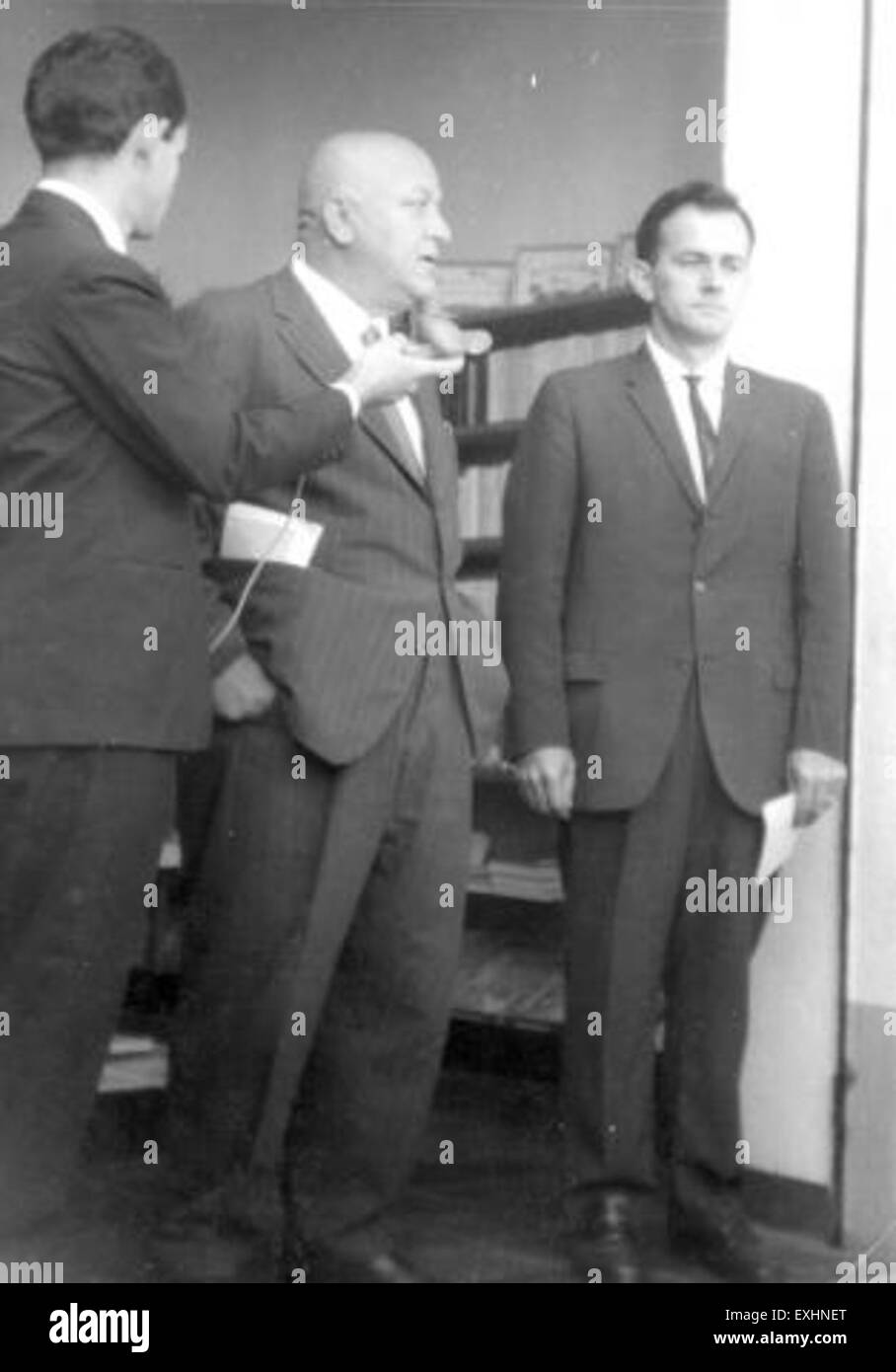 Questa registrazione storica cattura un momento dell'evoluzione della tecnologia di trasmissione. Riflette i progressi dei media audiovisivi nelle prime fasi della comunicazione di massa, sottolineando l'importanza della trasmissione nel XX secolo. Foto Stock