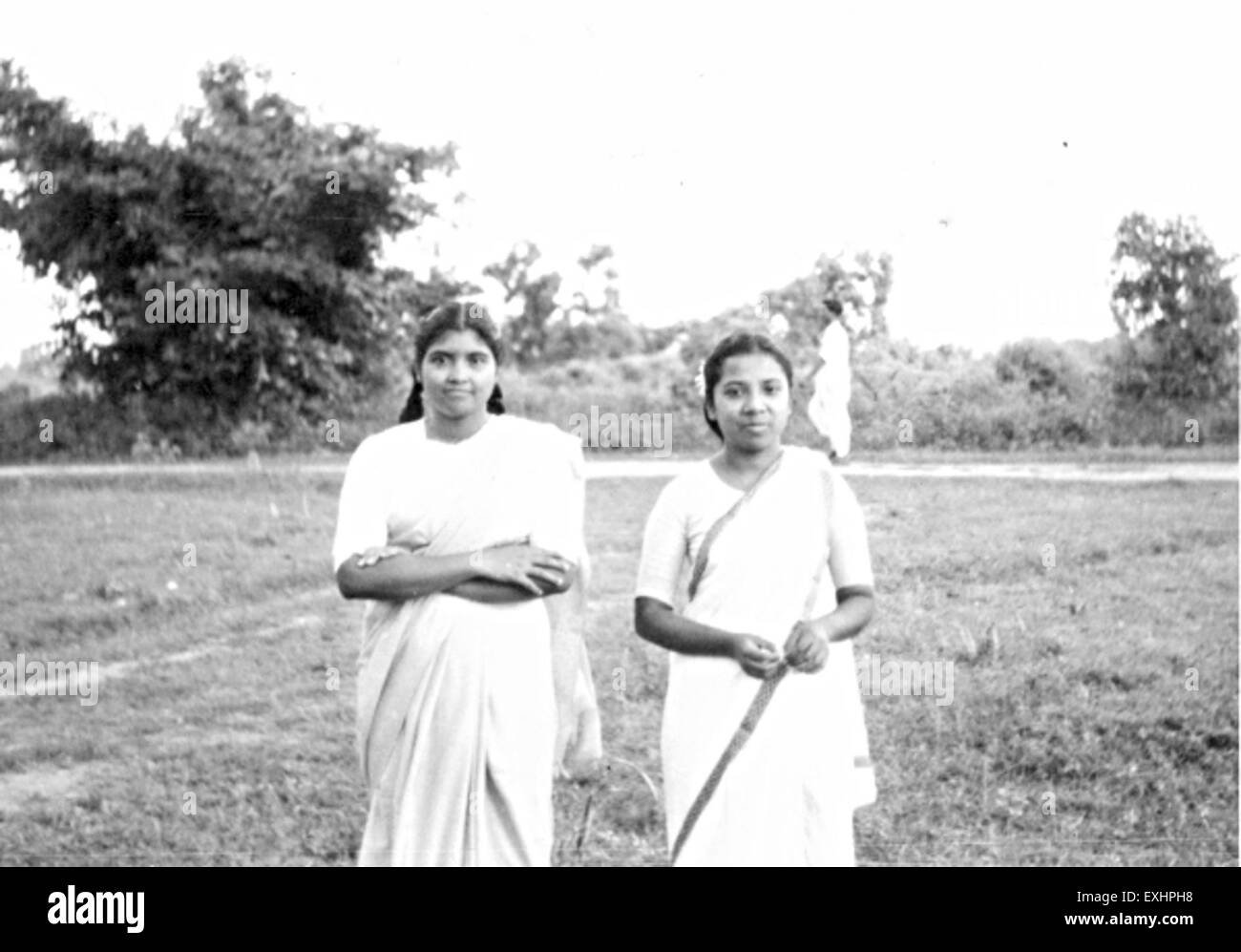 Questa fotografia del 1964 mostra i membri dello staff del Nav Jivan Hospital in Bihar, India, evidenziando il loro ruolo nel fornire assistenza medica all'interno della missione sanitaria della comunità mennonita. Foto Stock