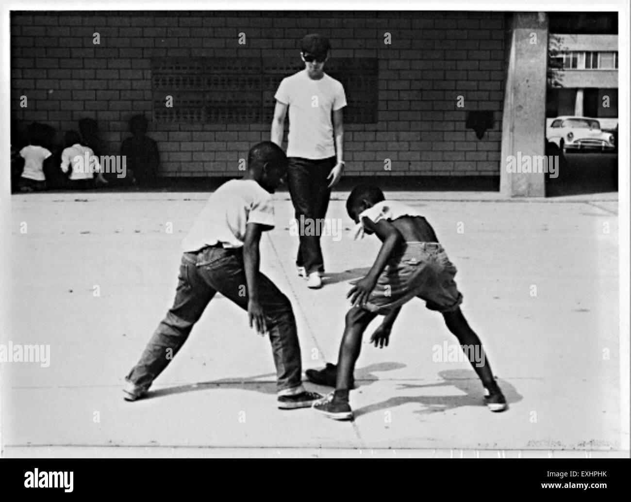 Questa immagine del 1964 raffigura Stan Smith della St. Louis Voluntary Service Unit, un gruppo noto per aver fornito aiuti umanitari e sostenuto varie cause civili durante gli anni '1960 negli Stati Uniti. Foto Stock