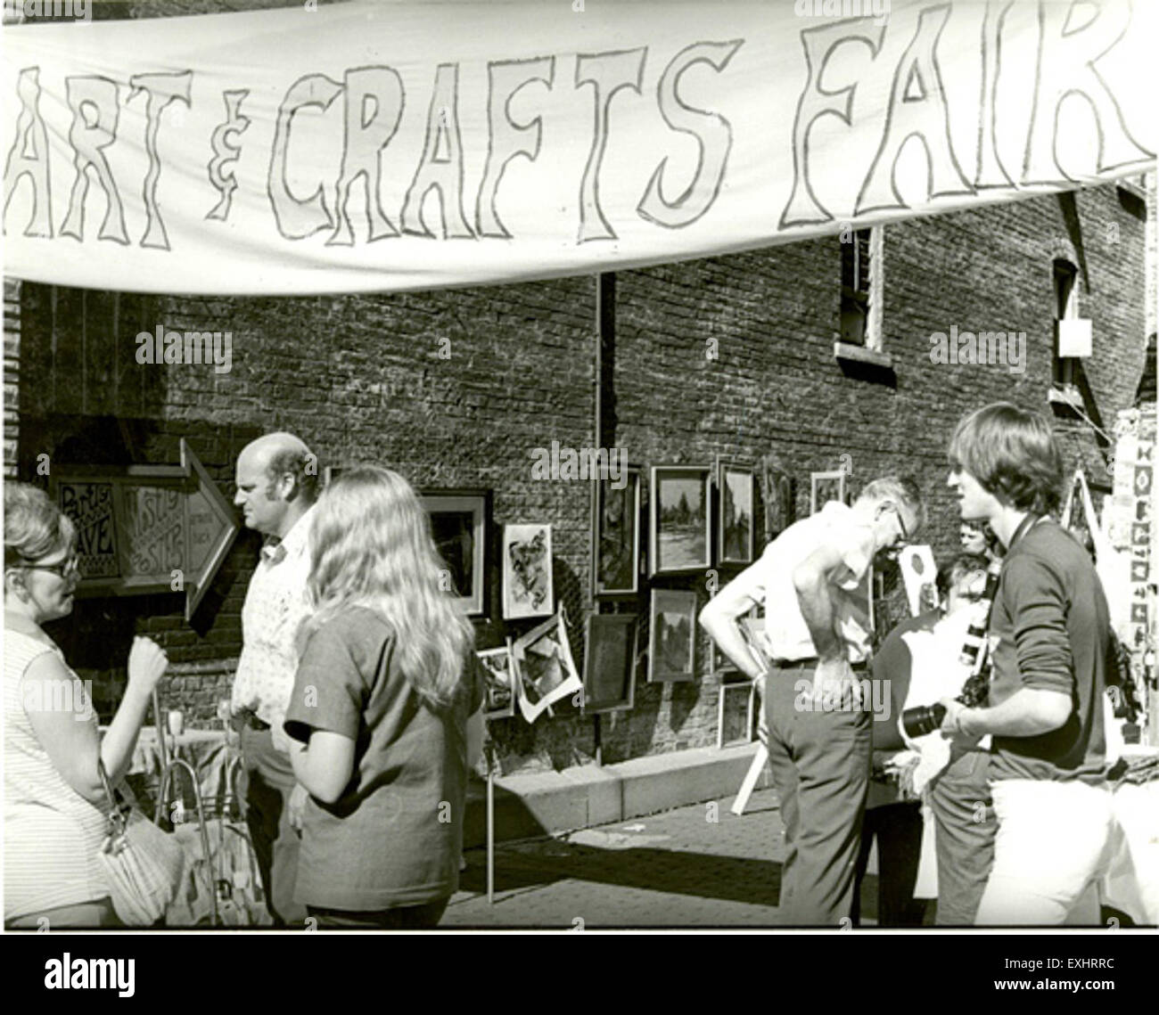 Questa fiera dell'arte e dell'artigianato a Elkhart, Indiana, ospitata presso la caffetteria parzialmente Dave, ospita artigiani locali e iniziative di volontariato guidate dalla comunità. Foto Stock