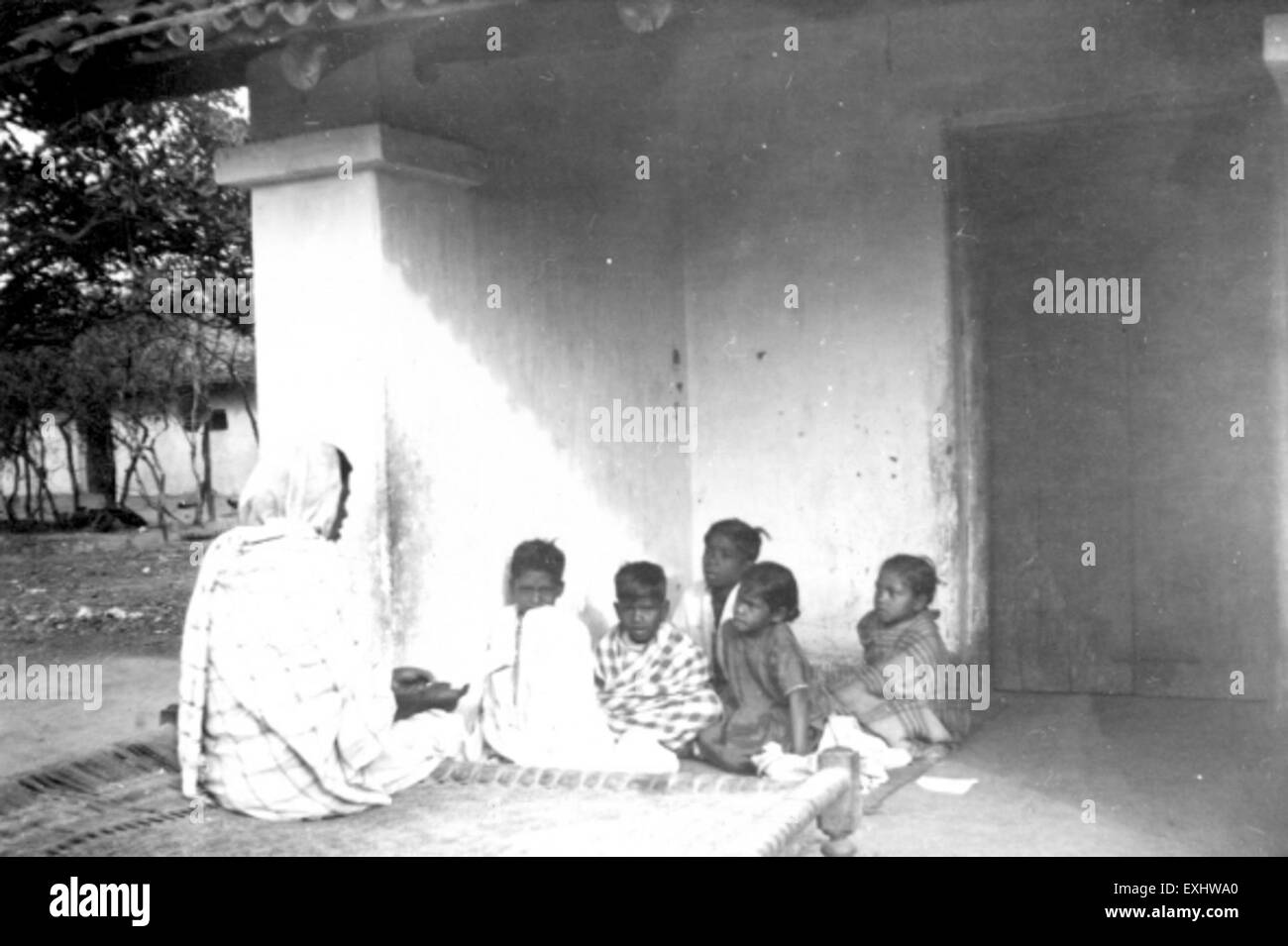 Giovani la Bibbia dei Bambini è di classe, Latehar Hostel, India, 1957 1 Foto Stock