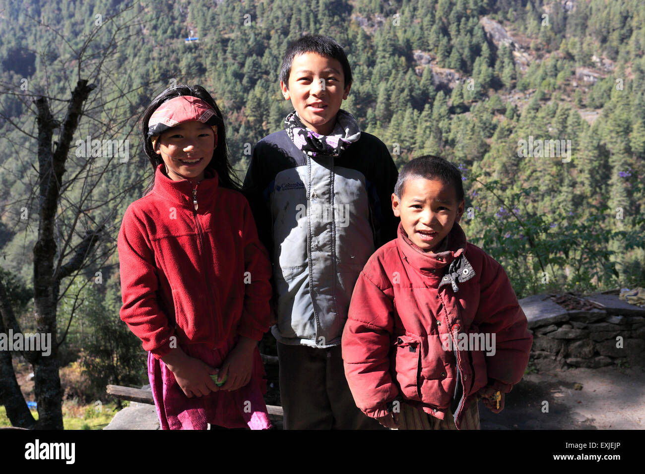 Lo Sherpa del Nepal i bambini, Namche Bazar village, campo base Everest trek, Sito Patrimonio Mondiale dell'UNESCO, il Parco Nazionale di Sagarmatha, così Foto Stock