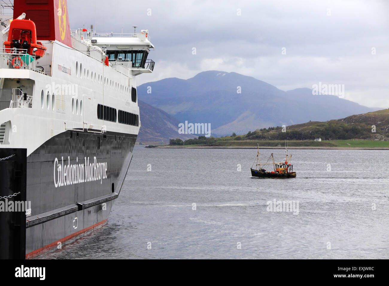 MV Loch Seaforth ormeggiata in Ullapool, Loch Ginestra, Highlands scozzesi Foto Stock