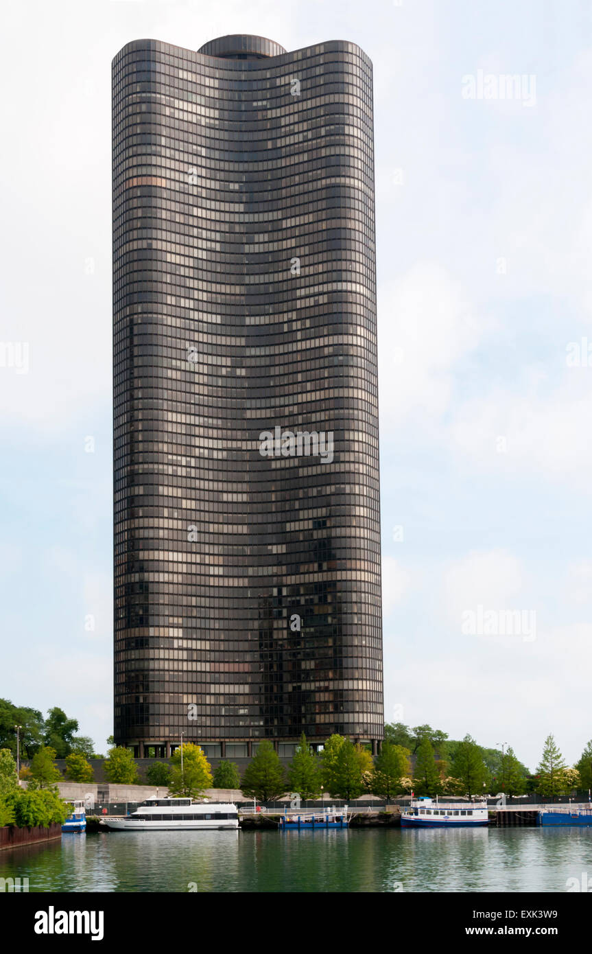 Il Premio Mies van der Rohe ispirato punto Lago torre sulla North Lake Shore Drive in Chicago. Foto Stock