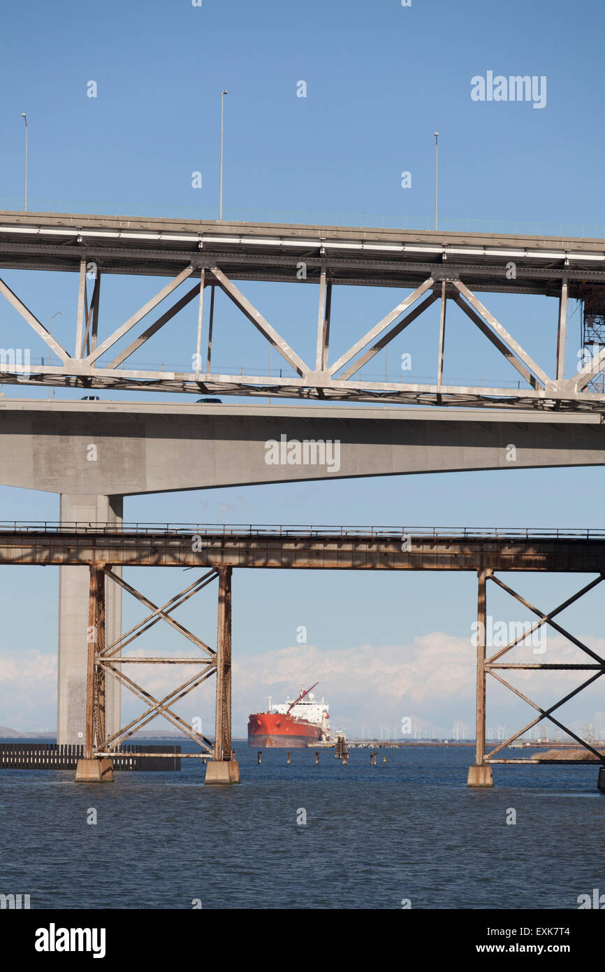 Ponti con la nave Foto Stock