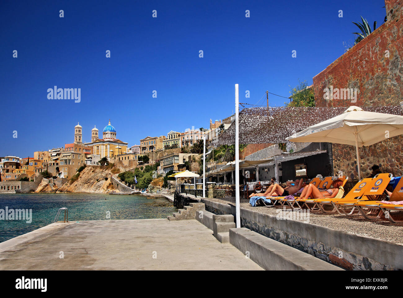 Agios Nikolaos (San Nicola) Chiesa, 'Vaporia' quartiere, Asteria spiaggia, Ermoupolis town, Syros Island, Cicladi Grecia. Foto Stock