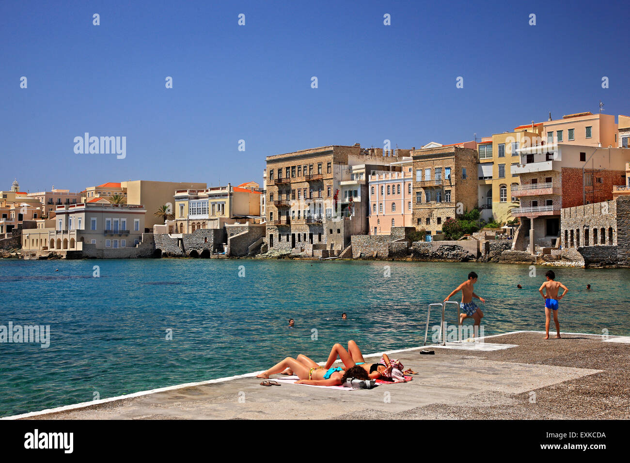 "Vaporia' quartiere, Asteria spiaggia, Ermoupolis town, Syros Island, Cicladi Grecia. Foto Stock