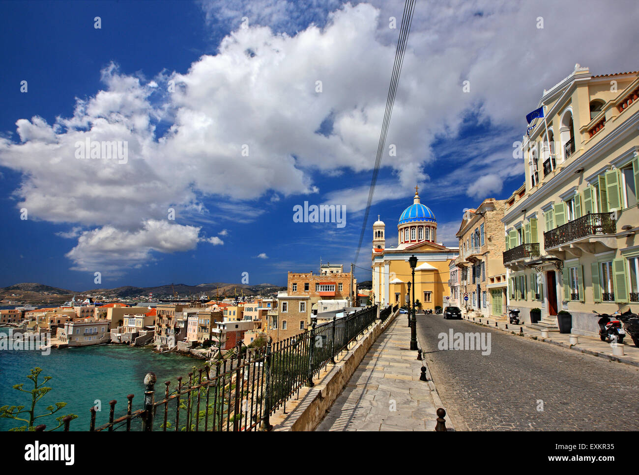 Agios Nikolaos (San Nicola) Chiesa, 'Vaporia' quartiere, Asteria spiaggia, Ermoupolis town, Syros Island, Cicladi Grecia. Foto Stock