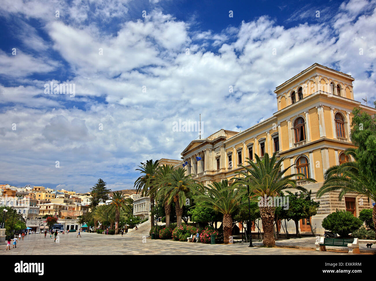 L'imponente Municipio di Ermoupolis in piazza Miaoulis, Syros Island, Cicladi Mar Egeo, Grecia. Foto Stock