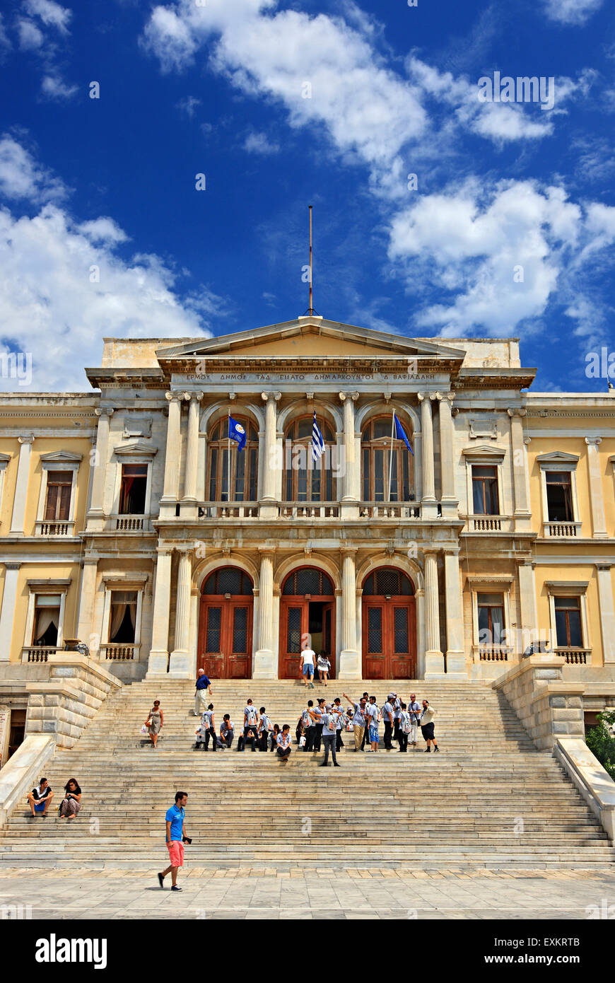 L'imponente Municipio di Ermoupolis in piazza Miaoulis, Syros Island, Cicladi Mar Egeo, Grecia. Foto Stock