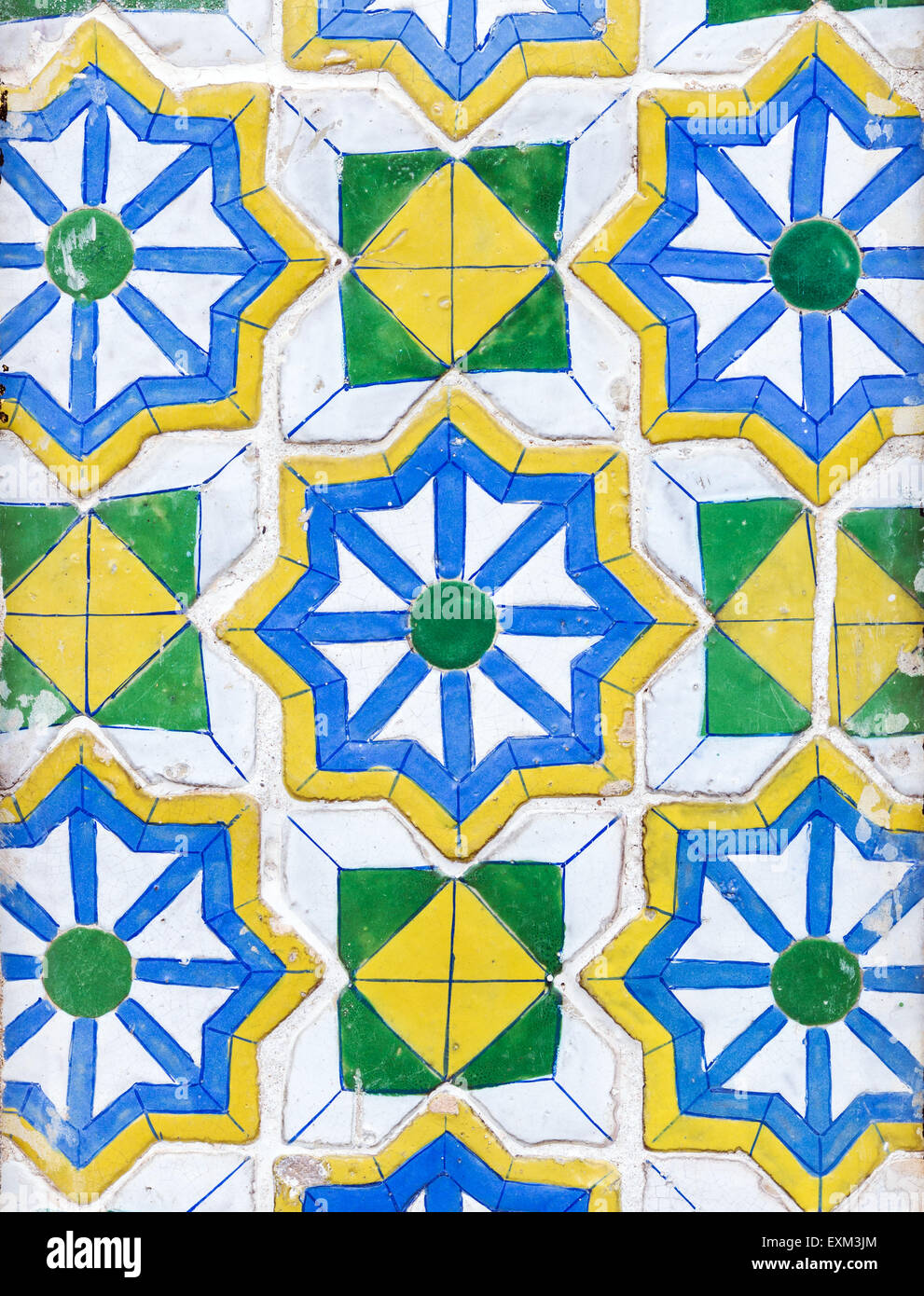 Mosaico ceramico piastrella sul muro del tempio thailandese. Foto Stock