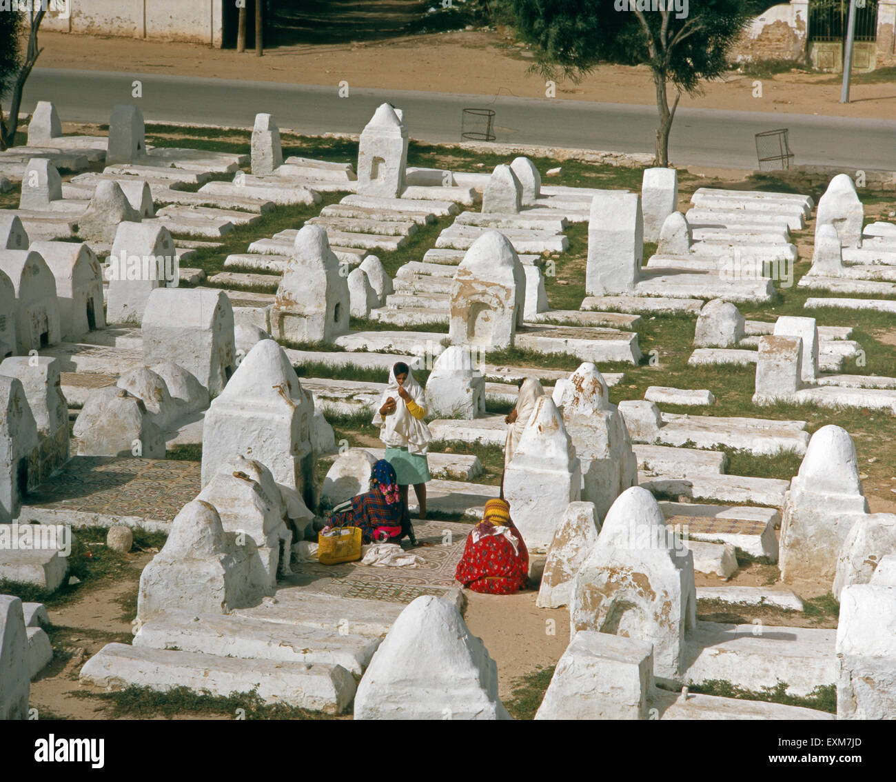 Der Beduinenfriedhof von Kairouan, Tunesien 1970er Jahre. Il cimitero Beduin di Kairouan, Tunisia 1970s. Foto Stock