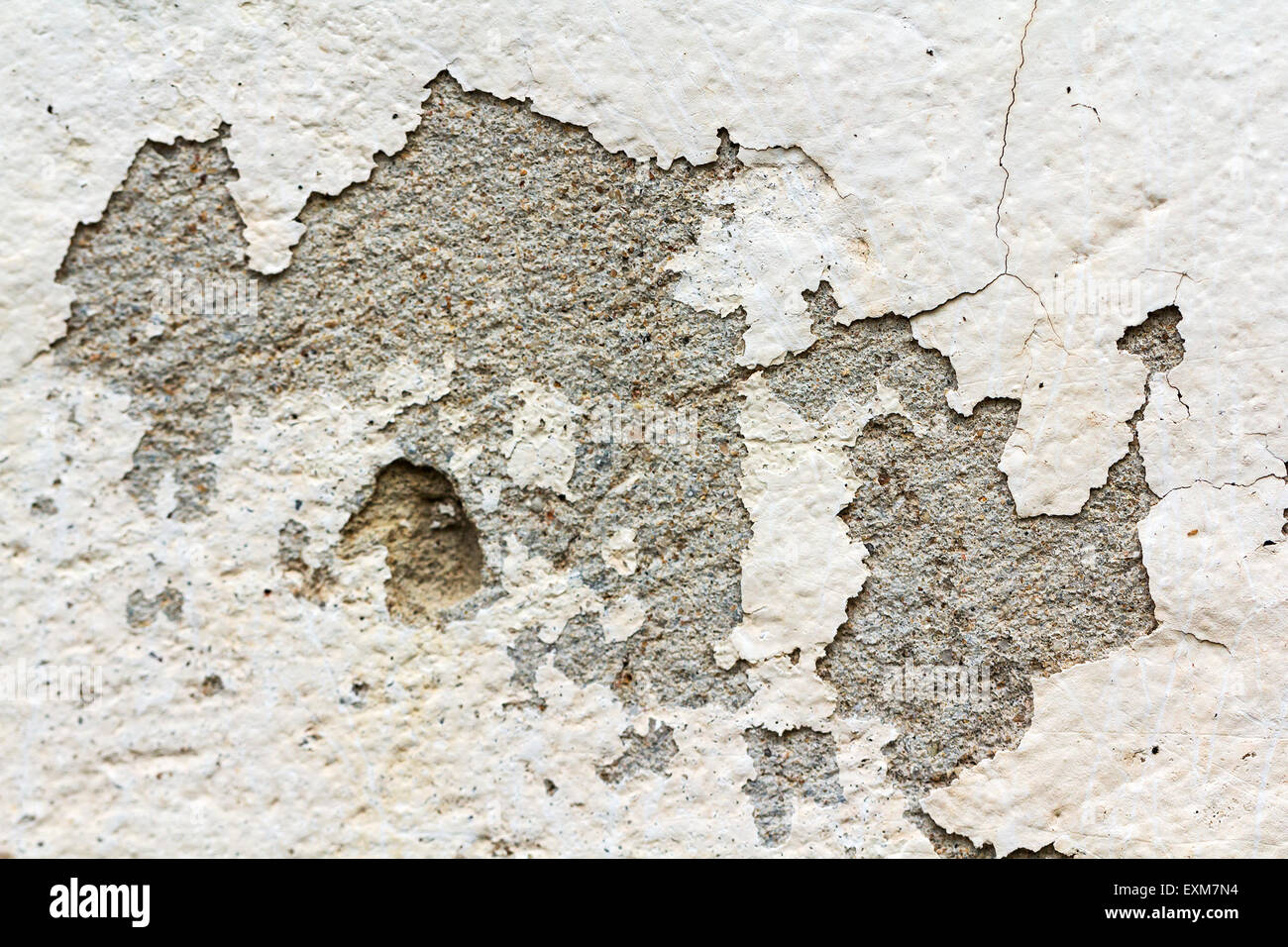 Calcestruzzo grunge muro di cemento con crack in edificio industriale Foto Stock