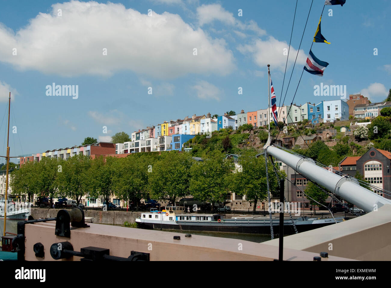 Immagine di case colorate in Bristol dal punto di vista off Brunel's ship SS Gran Bretagna Foto Stock