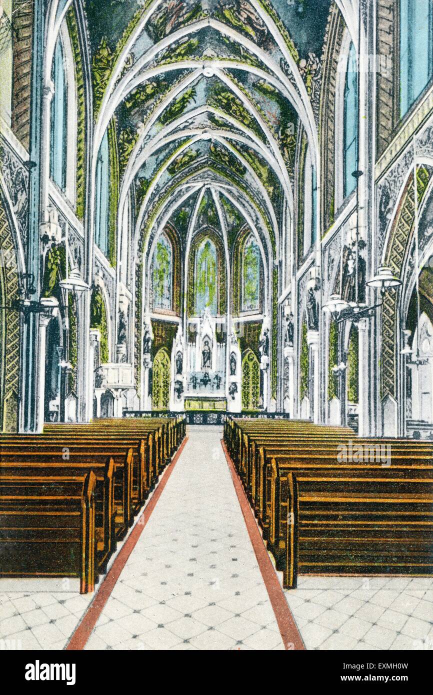 Vecchia immagine del 1900 colorata a mano d'epoca degli interni della Chiesa del Santo Nome ; Bombay ora Mumbai ; Maharashtra ; India Foto Stock