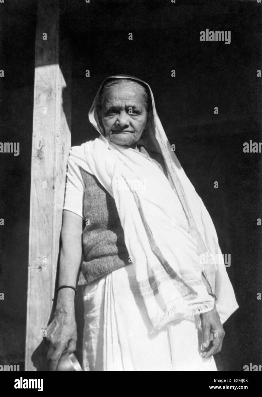 Kasturba Gandhi, moglie di Mahatma Gandhi, Sevagram Ashram, Sewagram, Wardha, Nagpur, Maharashtra, 1939, India, Asia, vecchia immagine del 1900 vintage Foto Stock