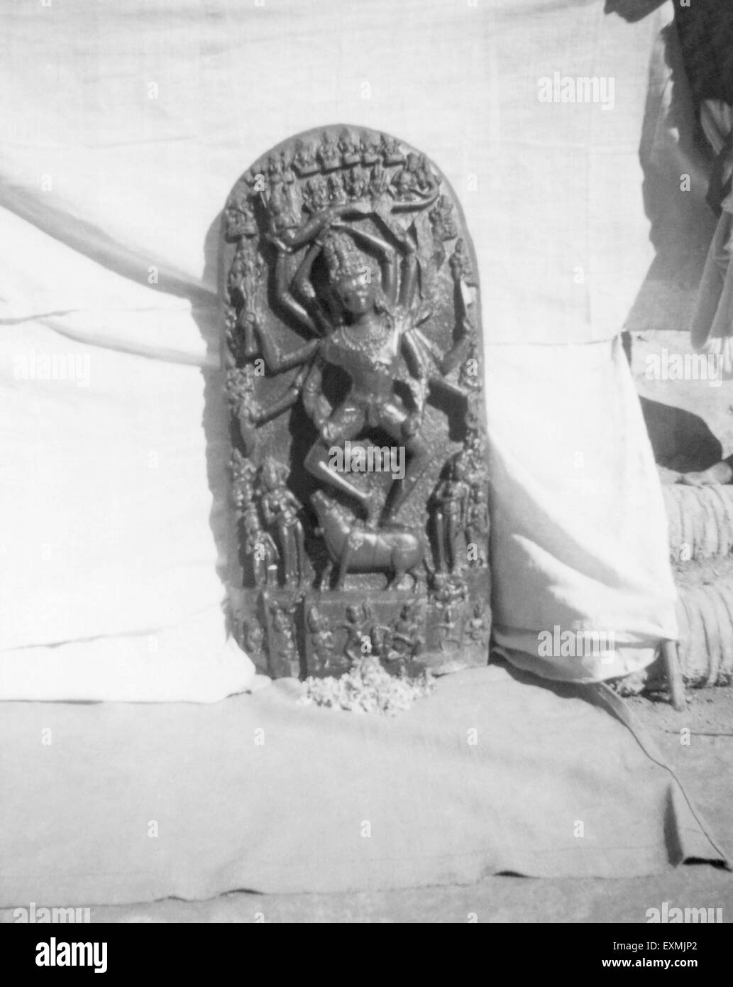 Danza Dio pietra statua, Noakhali, Bhulua, Chittagong, Bengala, Novembre 1946, India, Bangladesh, Asia, vecchia immagine del 1900 Foto Stock