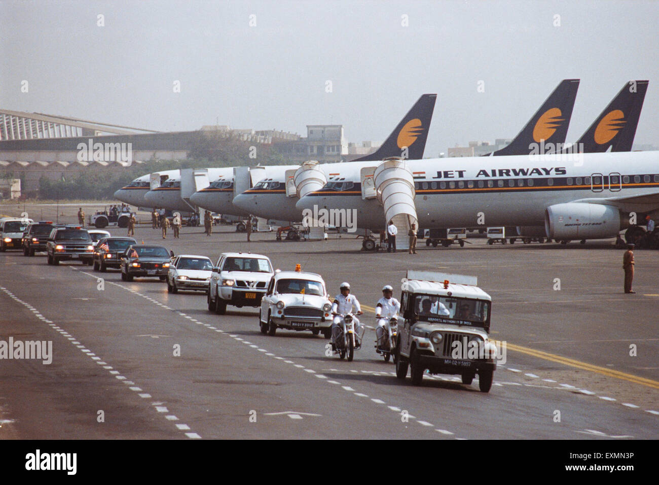 Il presidente americano Bill Clinton partenza all'Aeroporto di Bombay Mumbai India Maharashtra Foto Stock