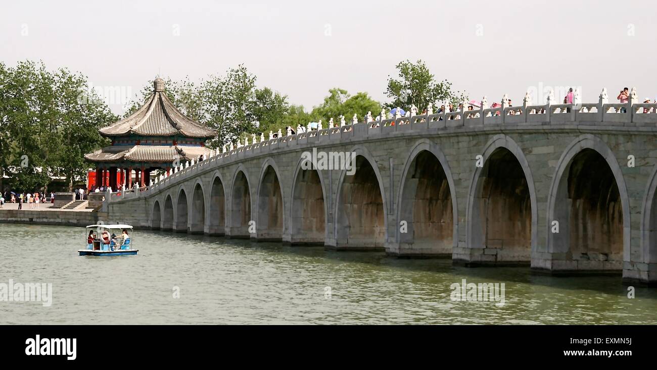 Diciassette il ponte di Arco Foto Stock