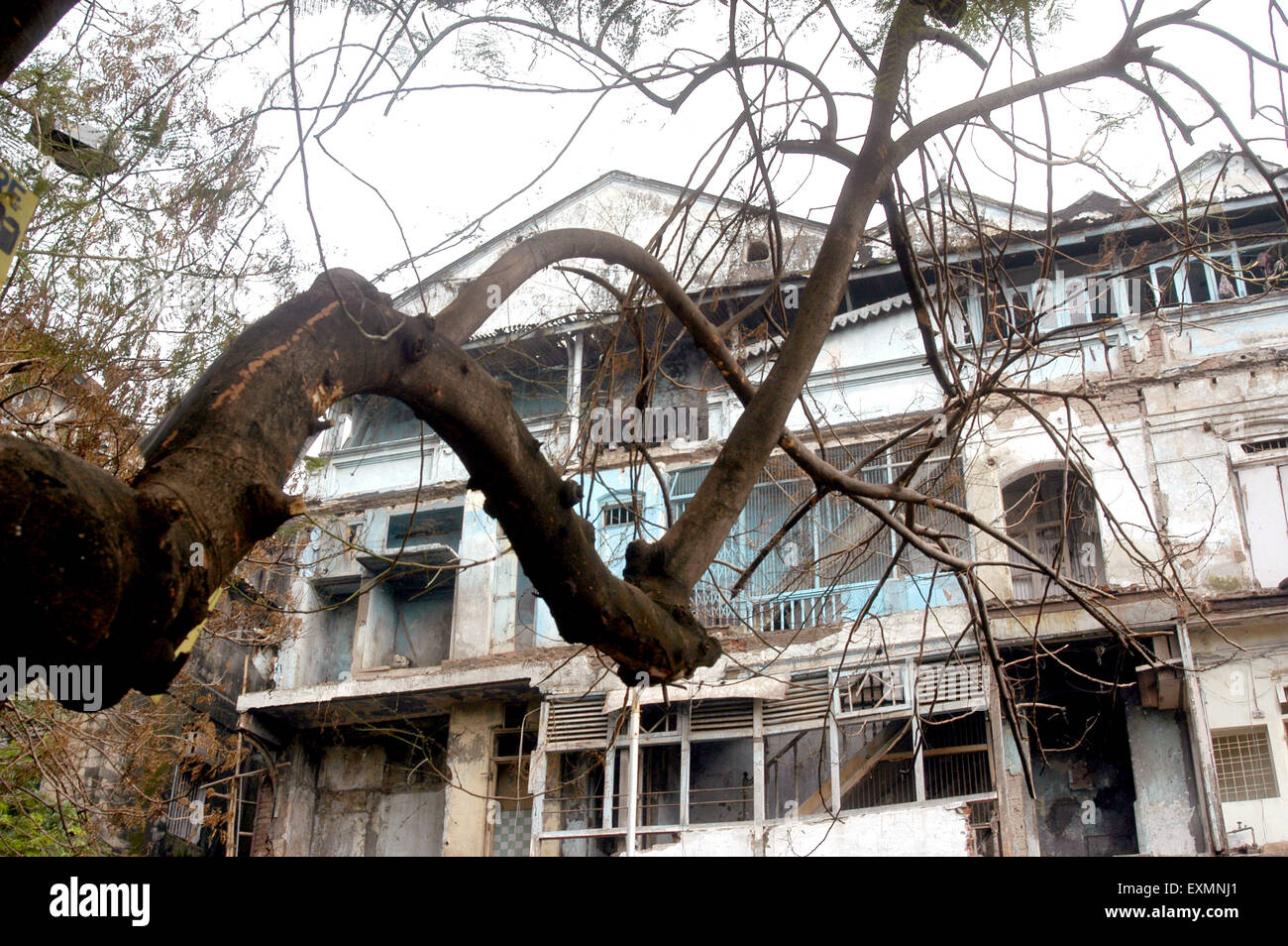 Esplosione danneggiata nell'edificio, Zaveri Bazaar, Kalbadevi, Bombay, Mumbai, Maharashtra, India, Asia Foto Stock