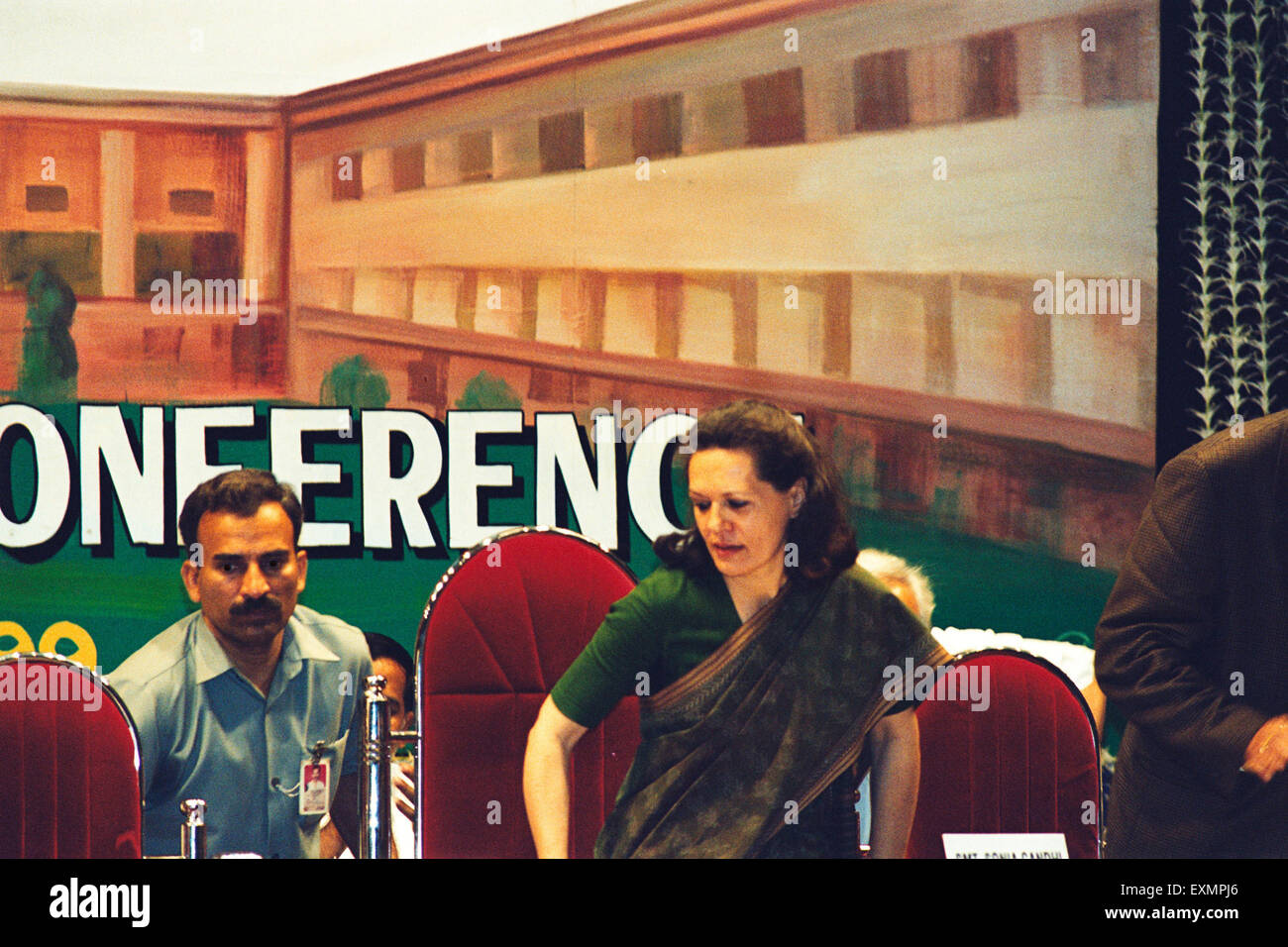 Sonia Gandhi, Partito del Congresso Nazionale Indiano, conferenza stampa, Bombay, Mumbai, Maharashtra, India, Asia Foto Stock