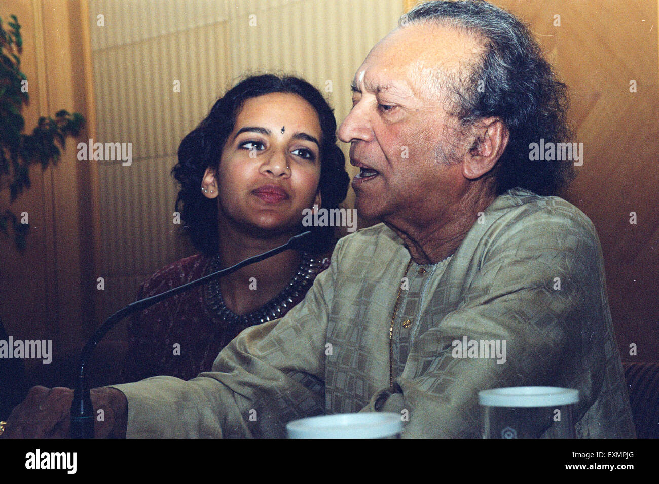 Indian Sitar Virtuoso pandit Ravi Shankar con sua figlia Anoushka Foto Stock