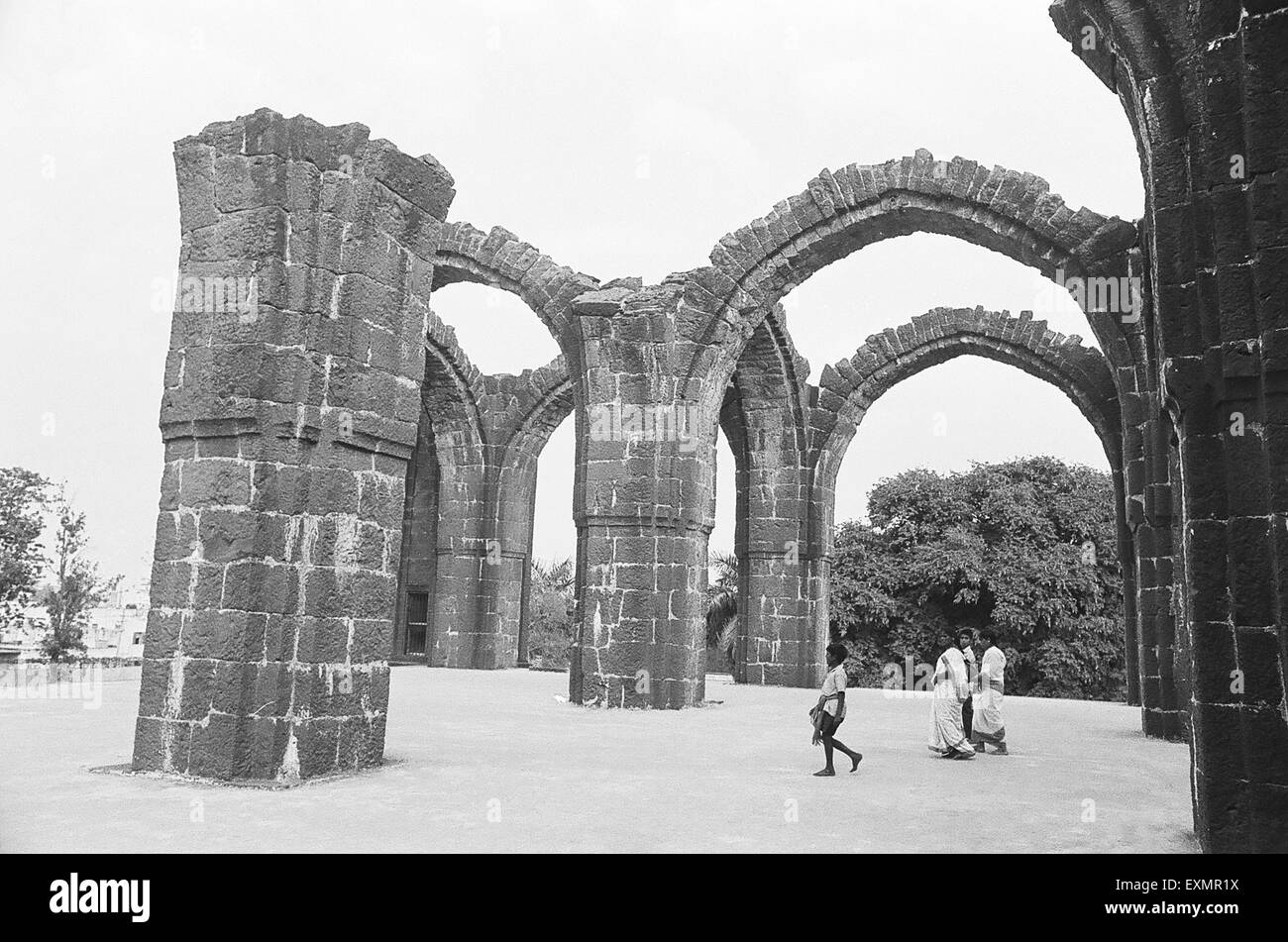 Bara kaman incompiuta archi del mausoleo di Adil Shah seconda del sesto secolo monumento archeologico Bijapur Karnataka India Foto Stock