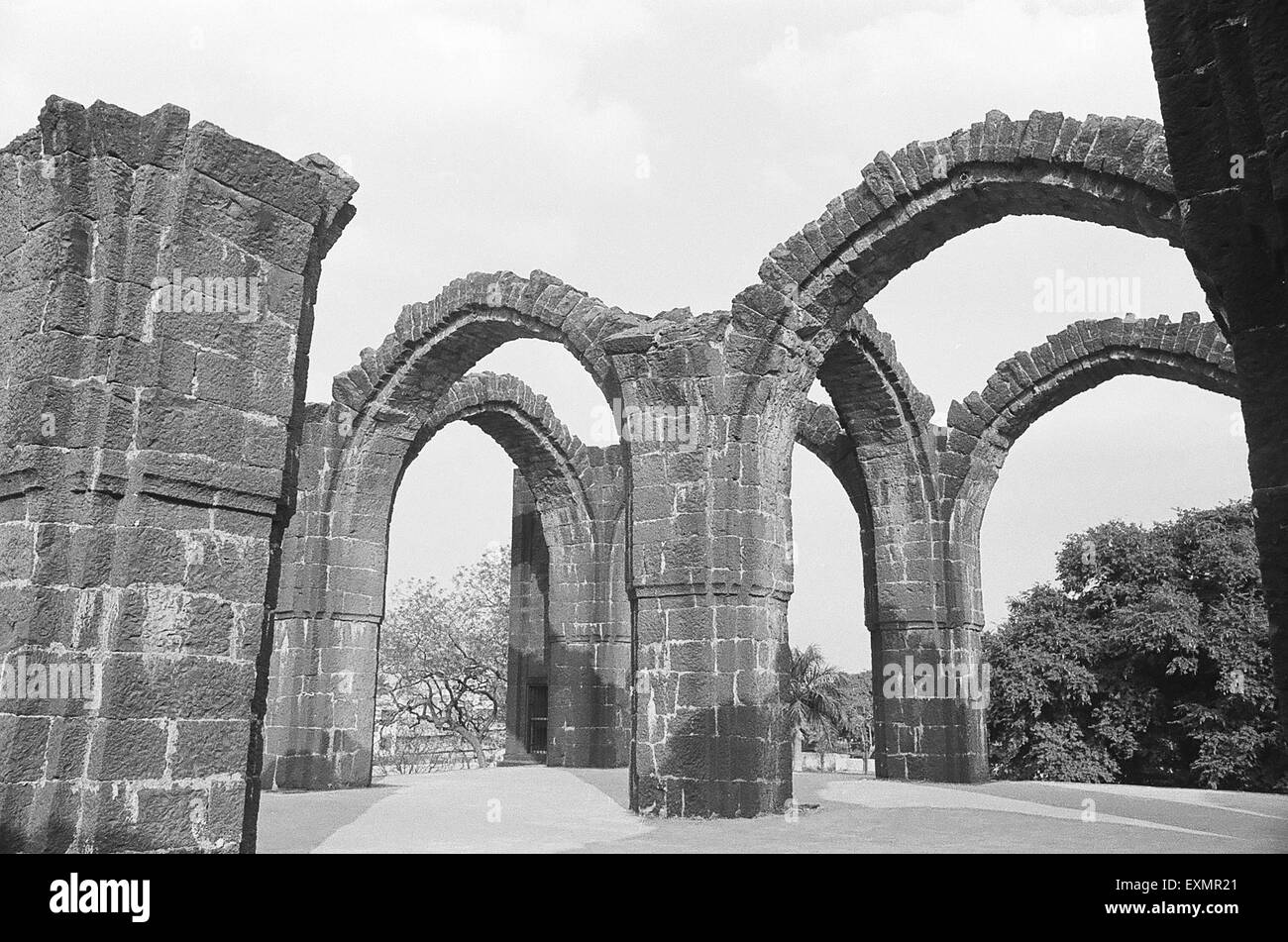 Bara kaman incompiuta archi del mausoleo di Adil Shah seconda del sesto secolo monumento archeologico Bijapur Karnataka India Foto Stock