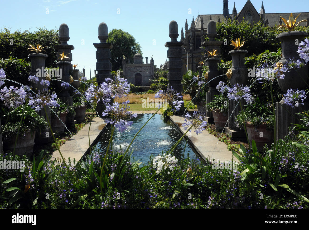 I Giardini di Castello di Arundel Arundel Castle, West Sussex è stata fondata alla fine del XI secolo e che è stata la famiglia hom Foto Stock