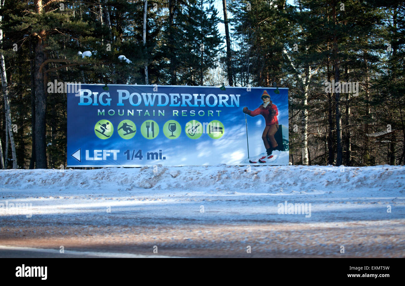 Strada per la pubblicità tramite Affissioni Powderhorn Big Mountain Resort ski area e tutte le amenità. Ironwood Michigan MI USA Foto Stock