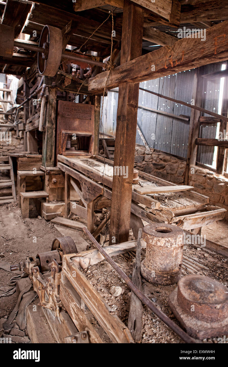 Two-Stamp Baker Iron Works Crusher, stampaggio Mill, a Wall Street Mill e miniera, Joshua Tree National Park, California, Stati Uniti d'America Foto Stock